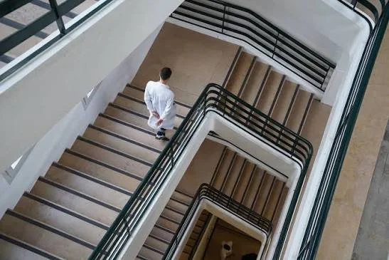 ‘On the Edge’ (2023) Review