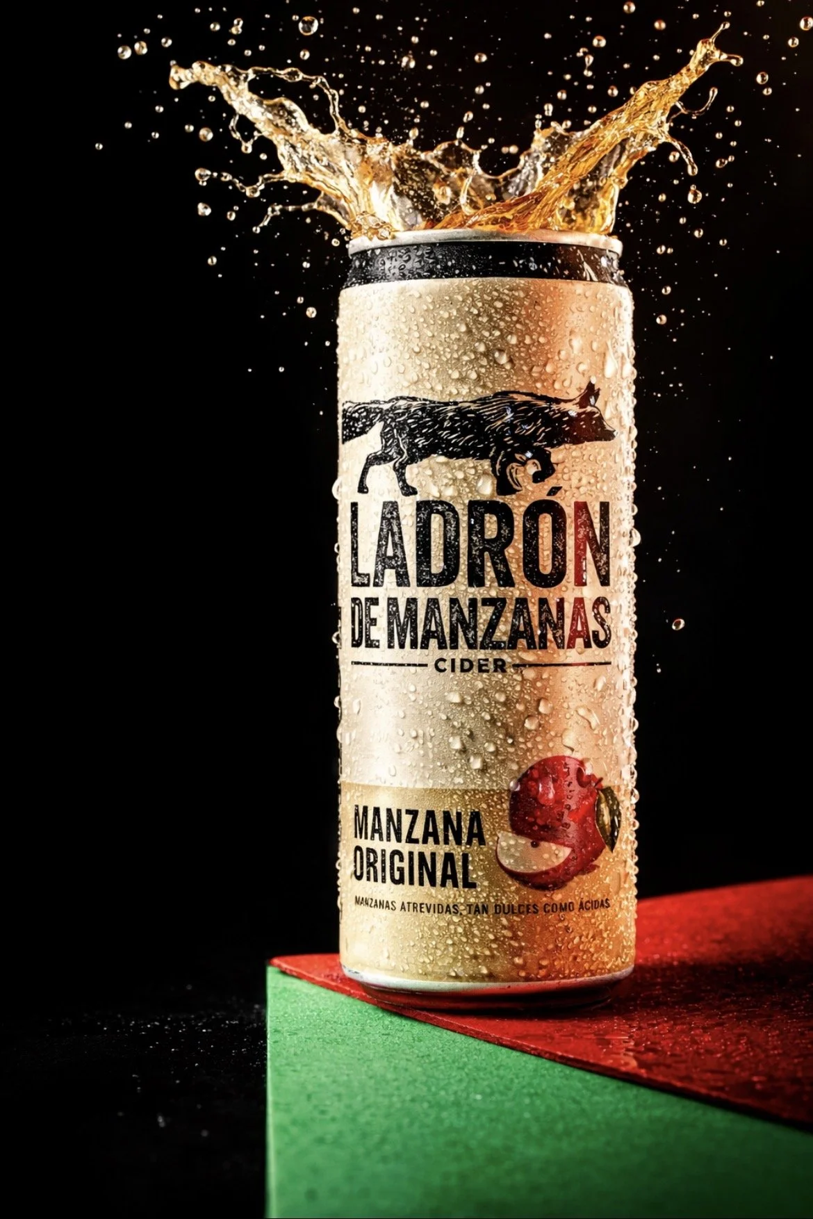Fotografía gastronómica profesional para sidra Ladronescos de manzanas para marca de bebida en guipuzcoa