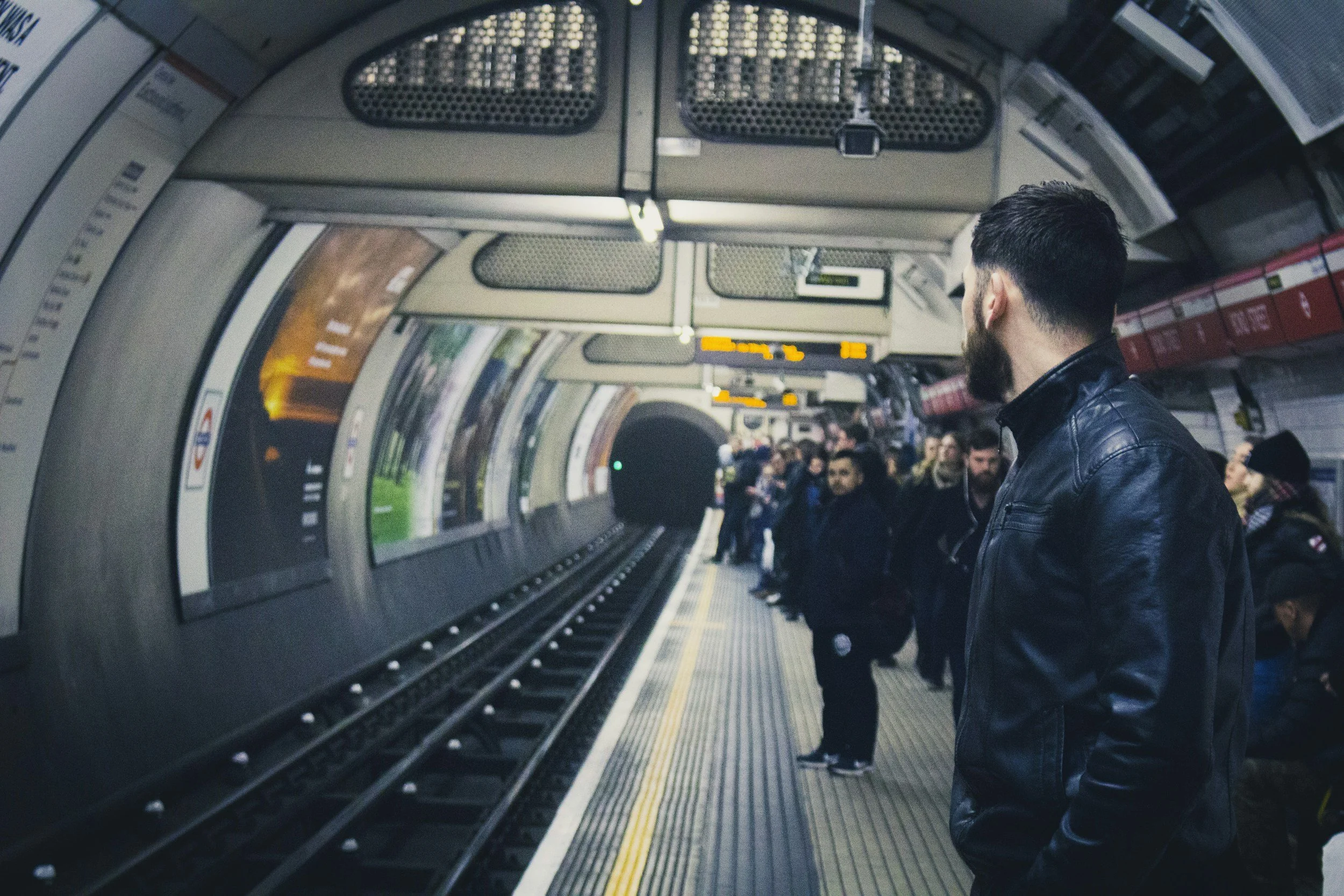 The 5 Minutes Before a Meeting: How to Master the Art of London Business Small Talk