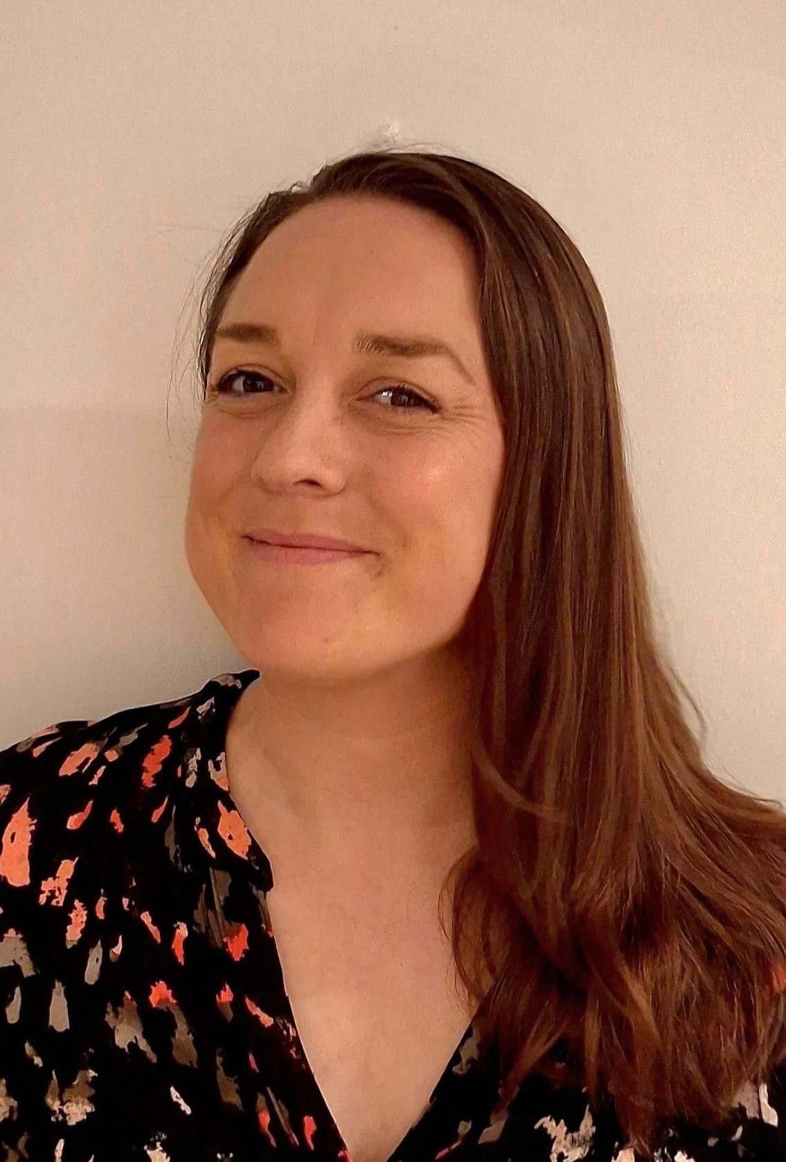 Laura Reddington teaching English online lessons