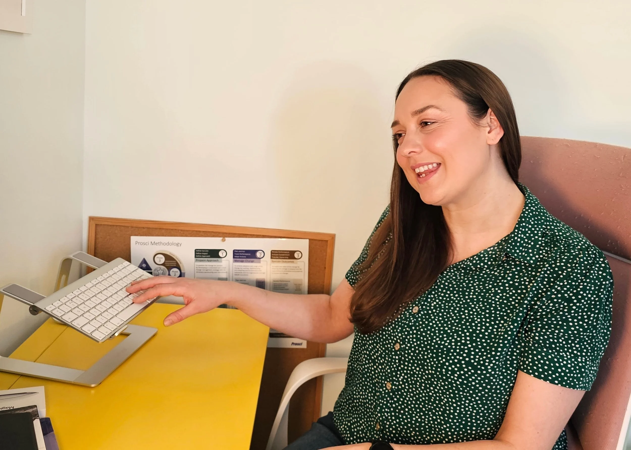 Laura Reddington British English teacher online
Online English school London
Native British English tutor