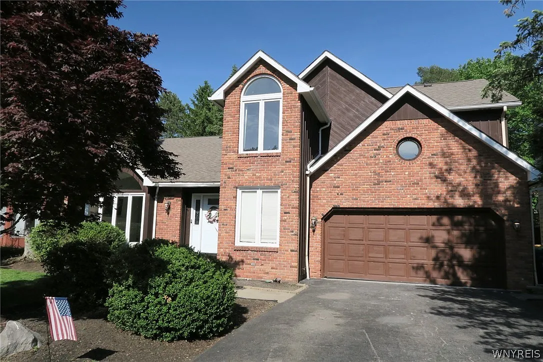 6035 Whitegate Xing,&nbsp;East Amherst, NY 14051