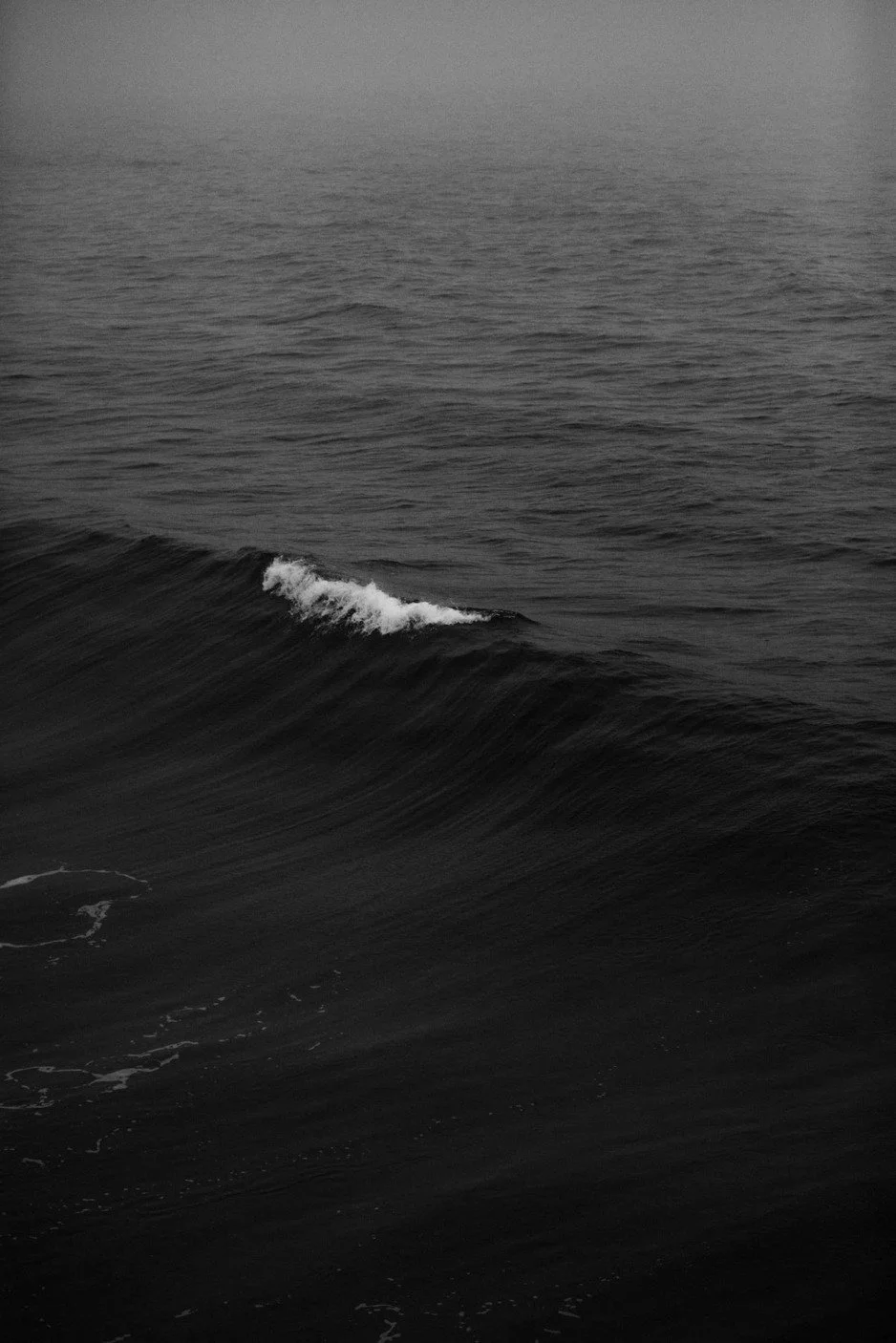 Imagen del mar y las olas en entorno natural para uso en portfolio de diseño web en Squarespace