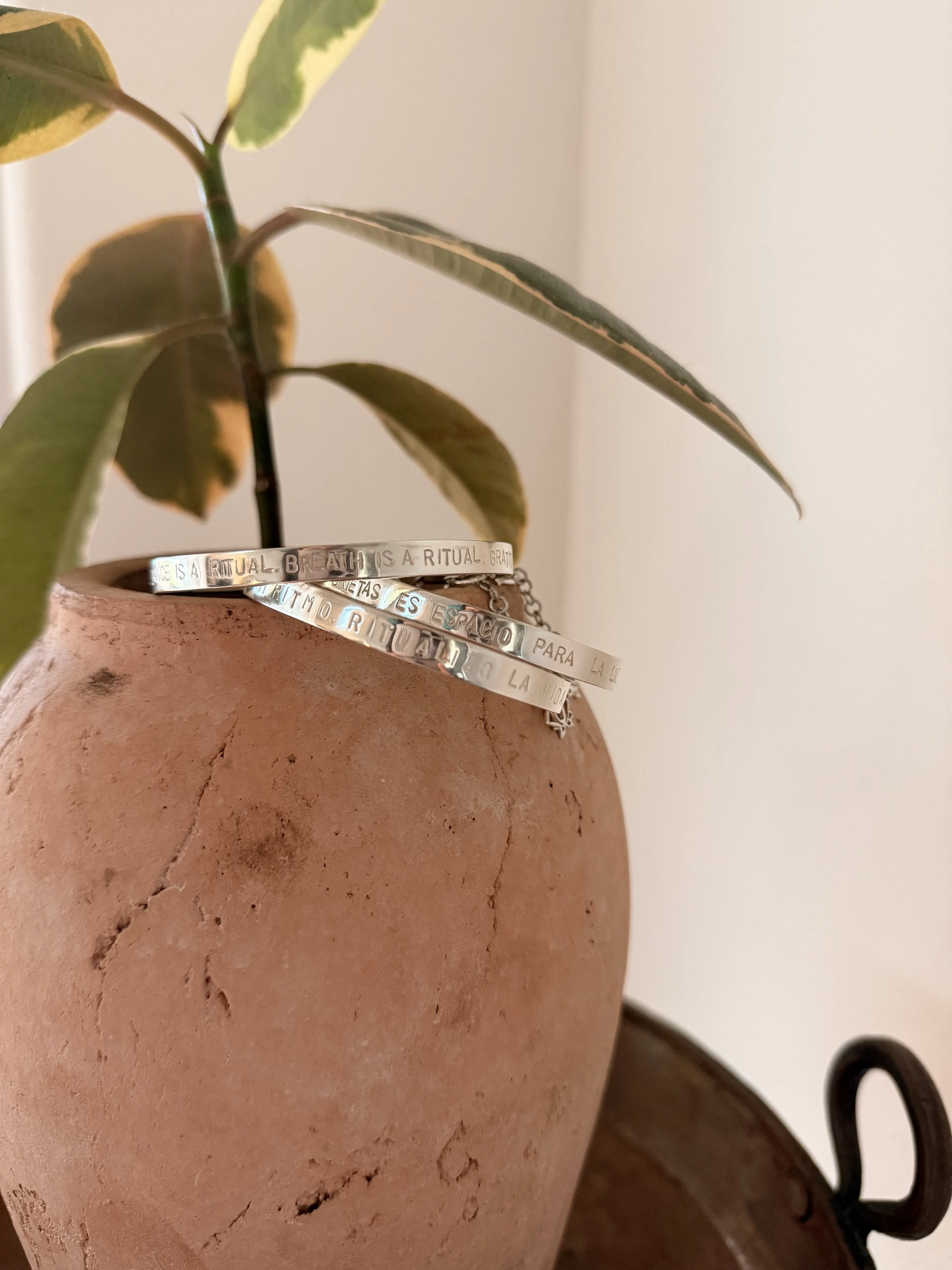 (English) Silver Mantra Bracelet