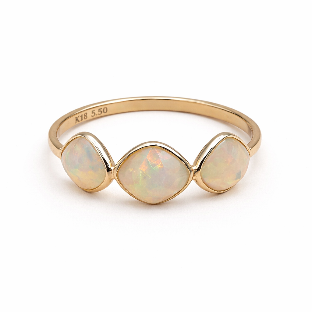 Vintage 18k Gold Opal Ring