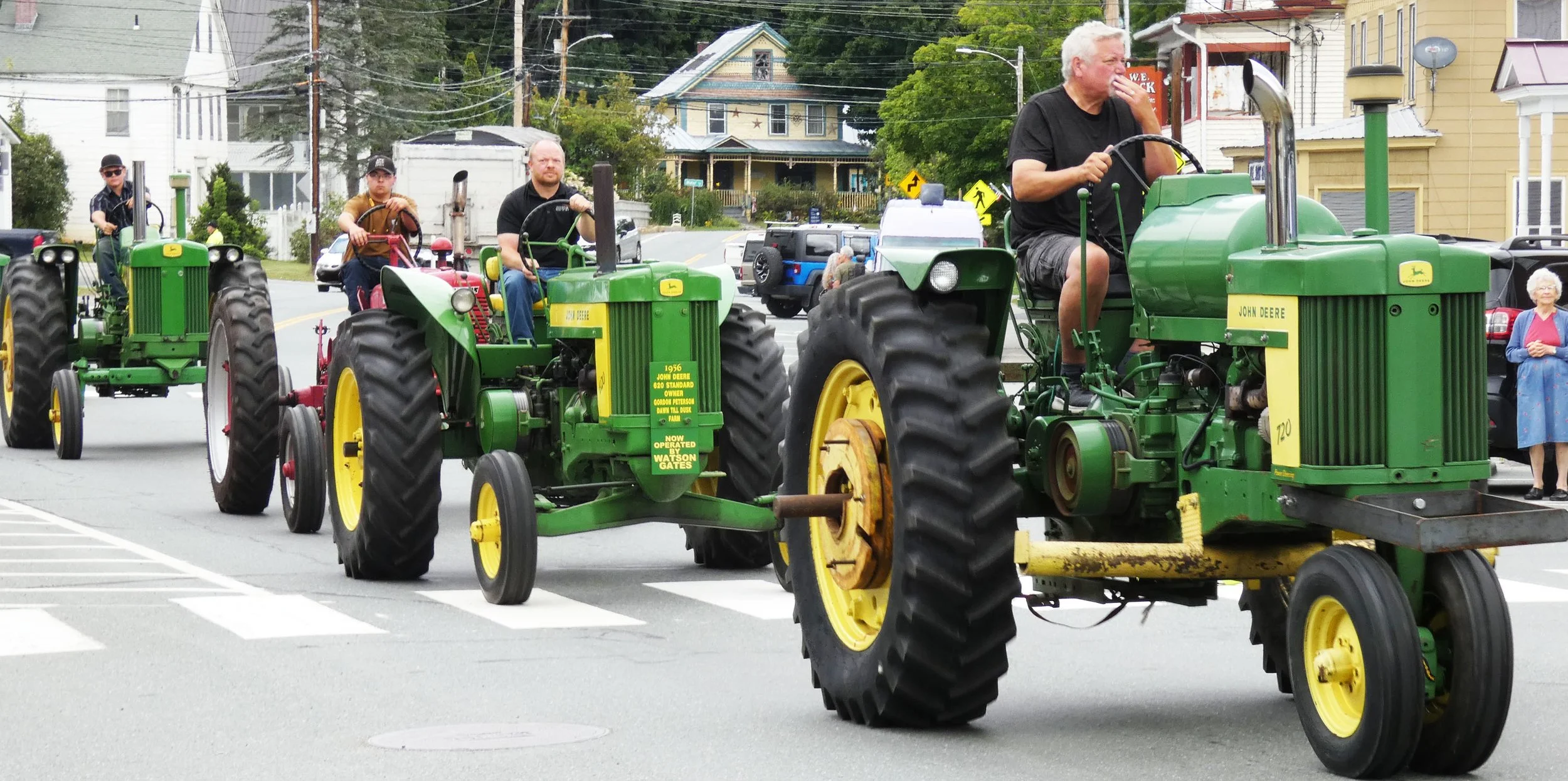 Over 60 vendors greet “Wells River’s “So Long Summer, Hello Fall!”