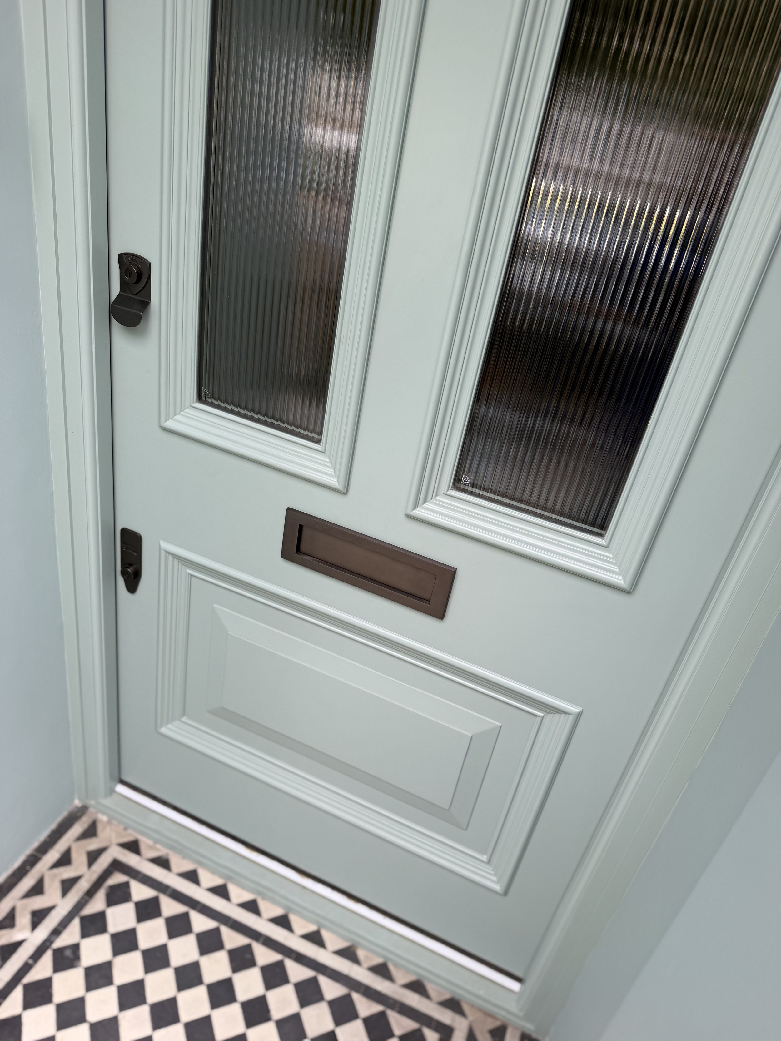 Traditional Victorian flooring pairs beautifully with this Victorian-inspired design, reinforcing its period character and timeless appeal.