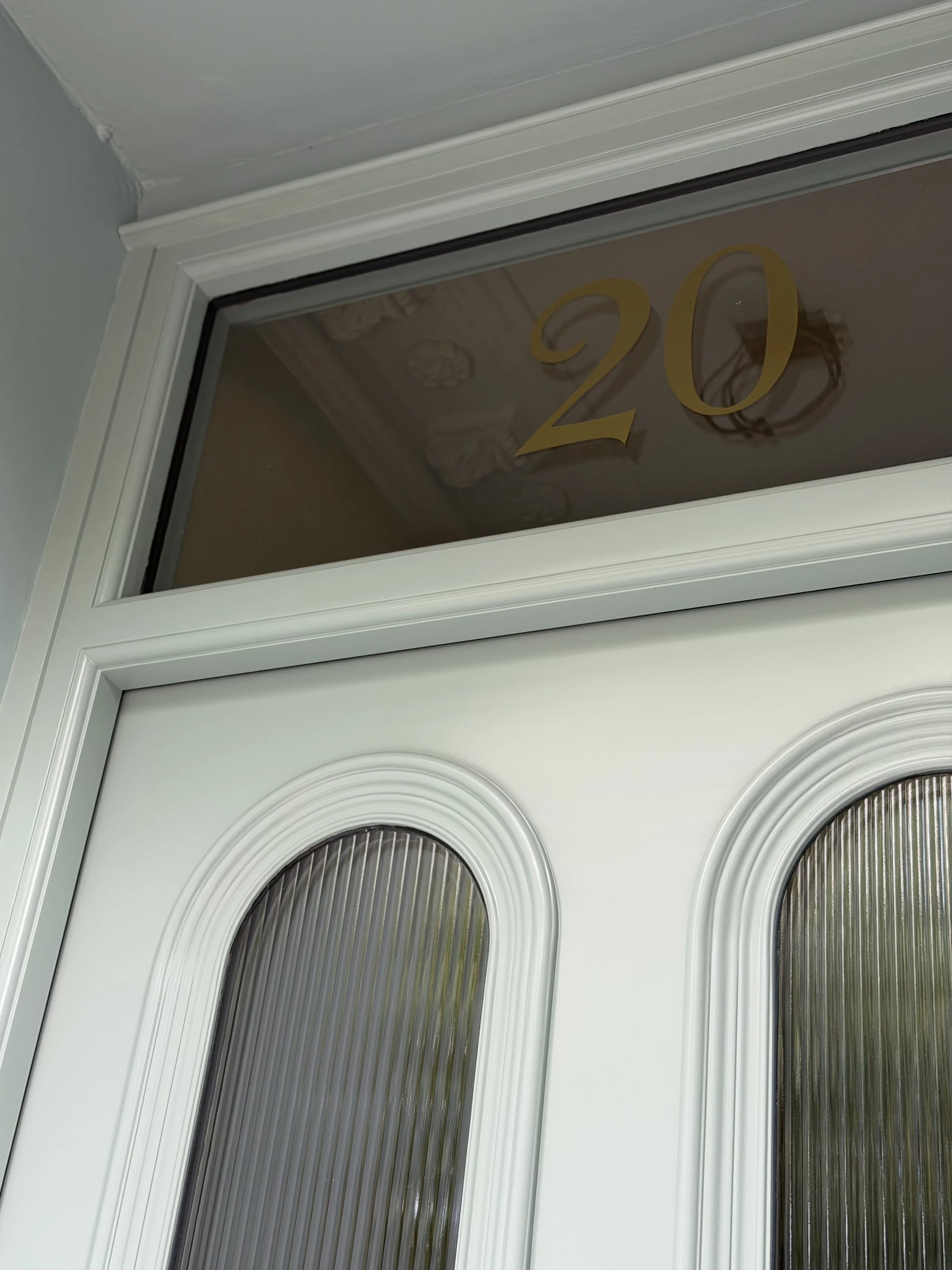Gold door numbers are applied to the clear fanlight. Times New Roman is our standard font, with custom typefaces and colours available to suit the client’s preference.