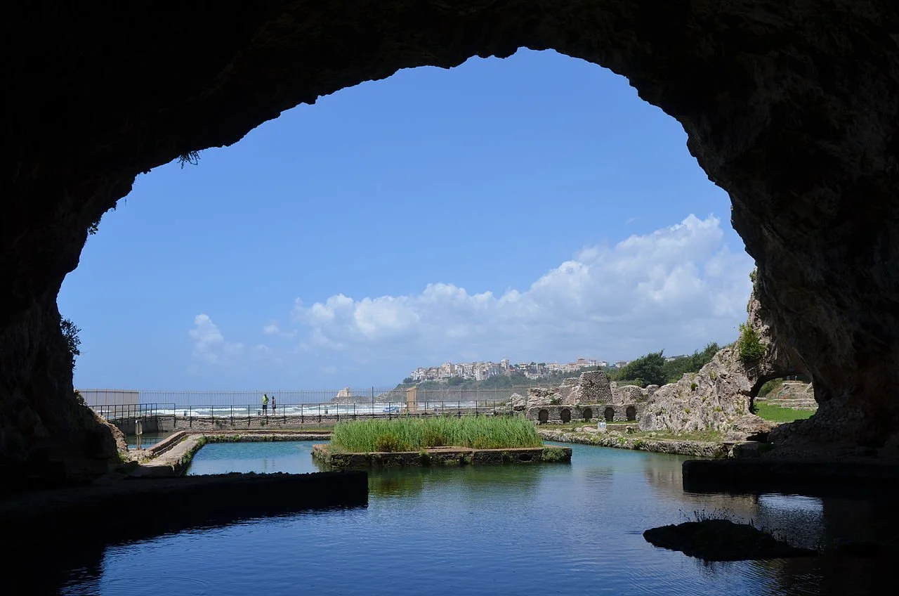 By Carole Raddato from FRANKFURT, Germany - Villa of Tiberius, Sperlonga, CC BY-SA 2.0, https://commons.wikimedia.org/w/index.php?curid=37879485
