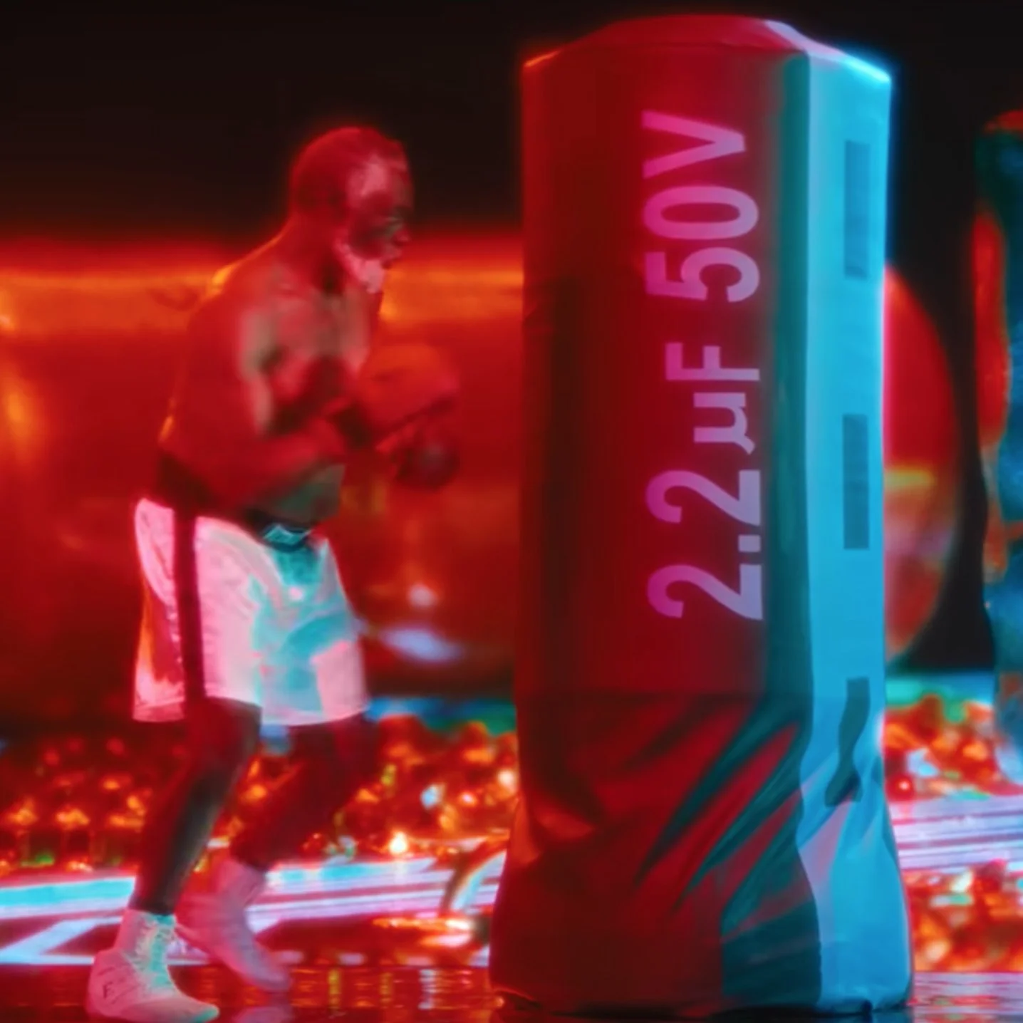 Flocage sur vêtement de sport — Atelier A+ — Vidéoclip de Vitalic