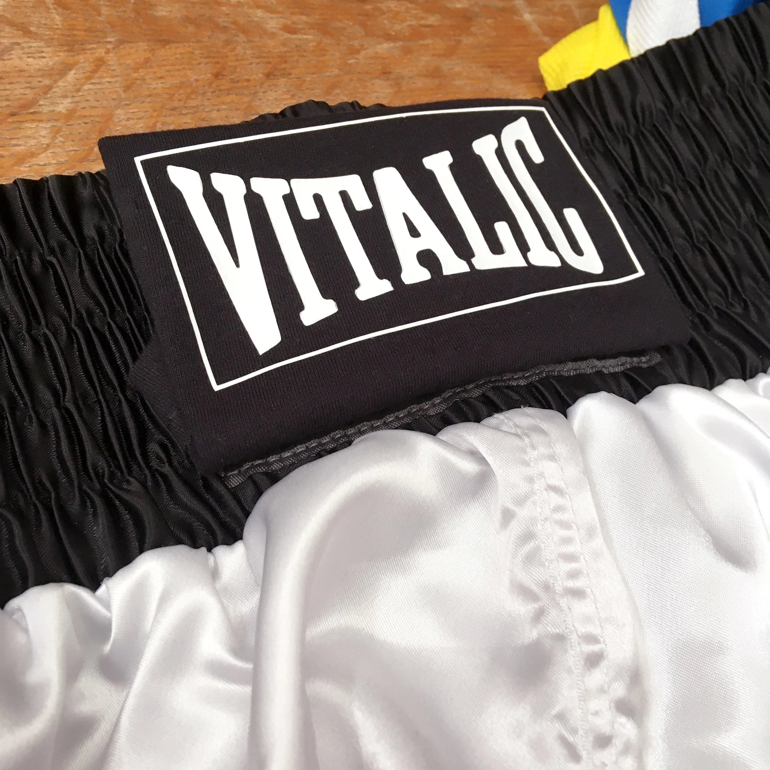 Flocage sur vêtement de sport — Atelier A+ — Vidéoclip de Vitalic