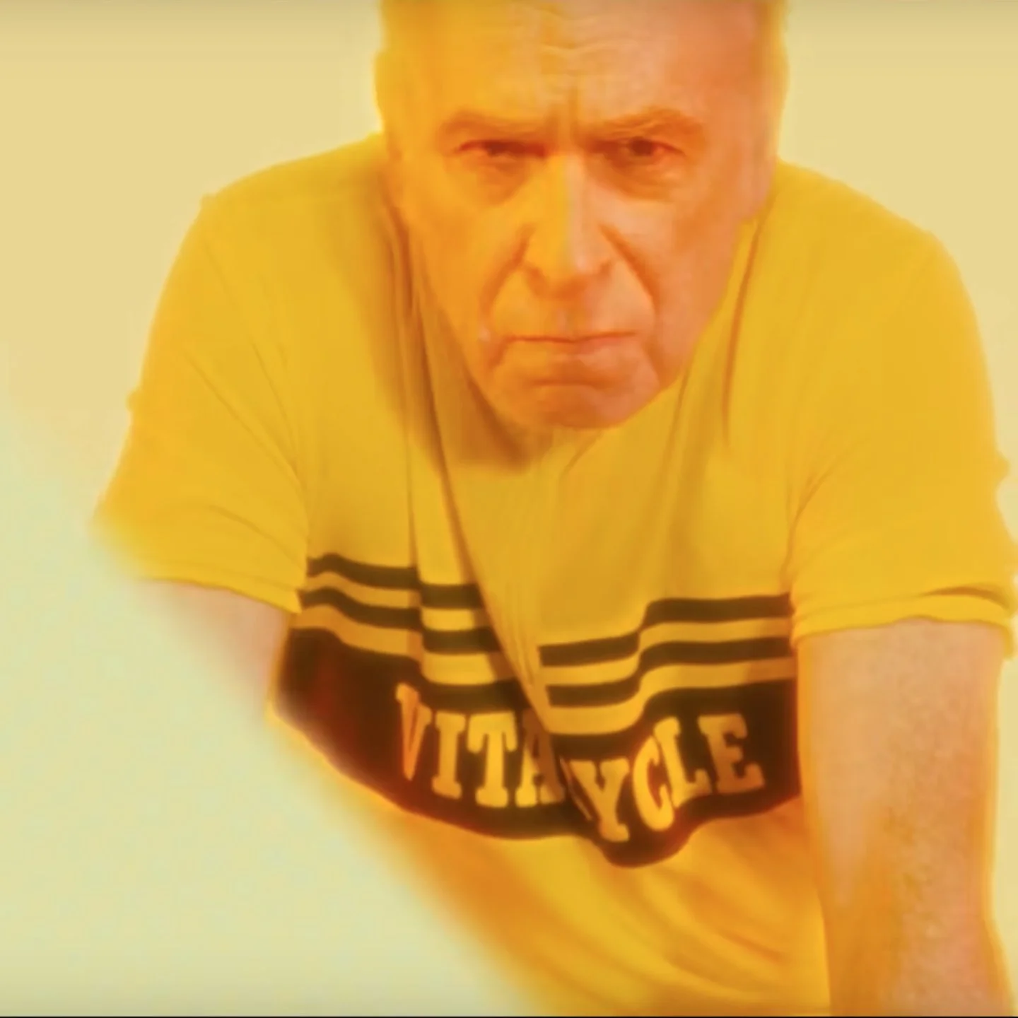 Flocage sur vêtement de sport — Atelier A+ — Vidéoclip de Vitalic