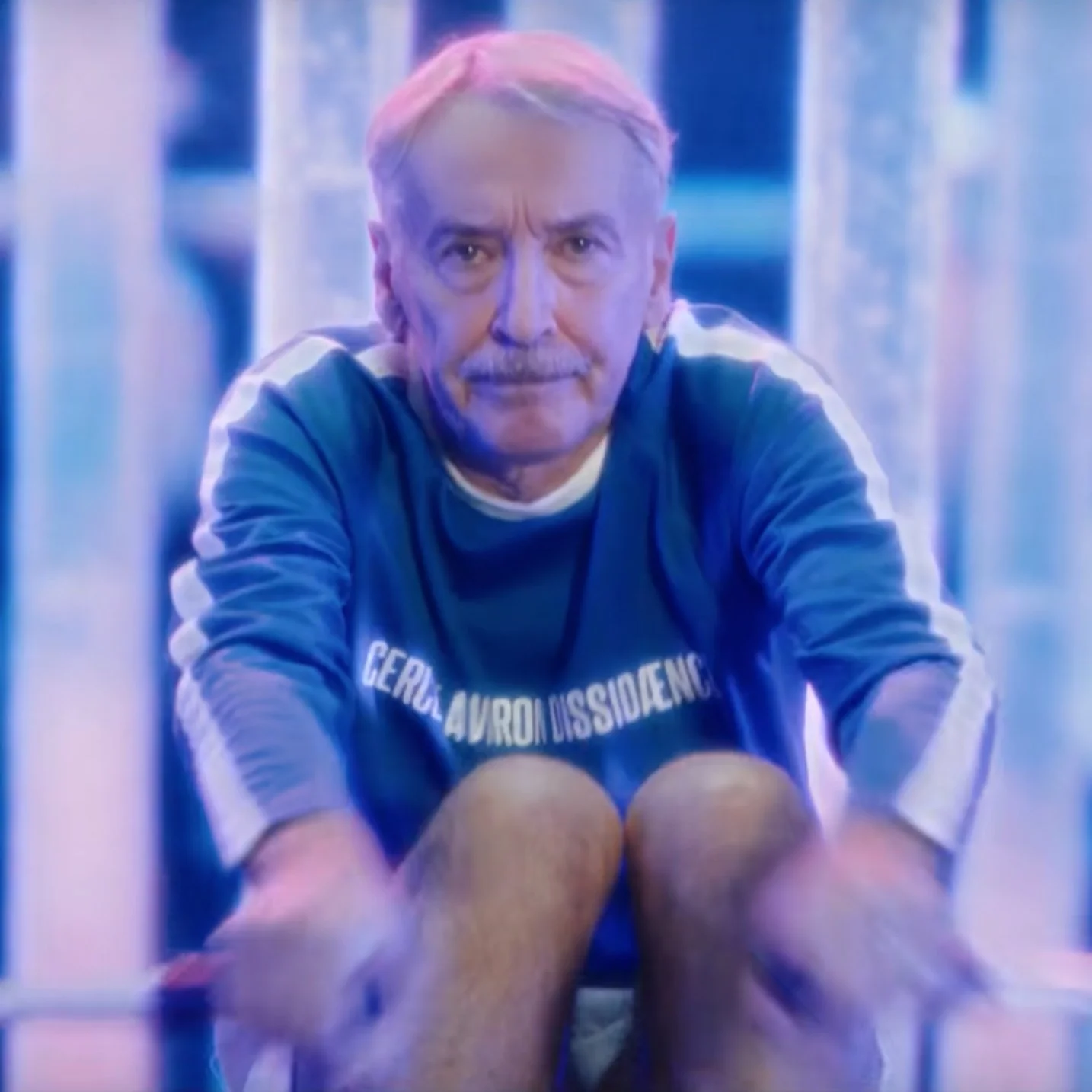 Flocage sur vêtement de sport — Atelier A+ — Vidéoclip de Vitalic