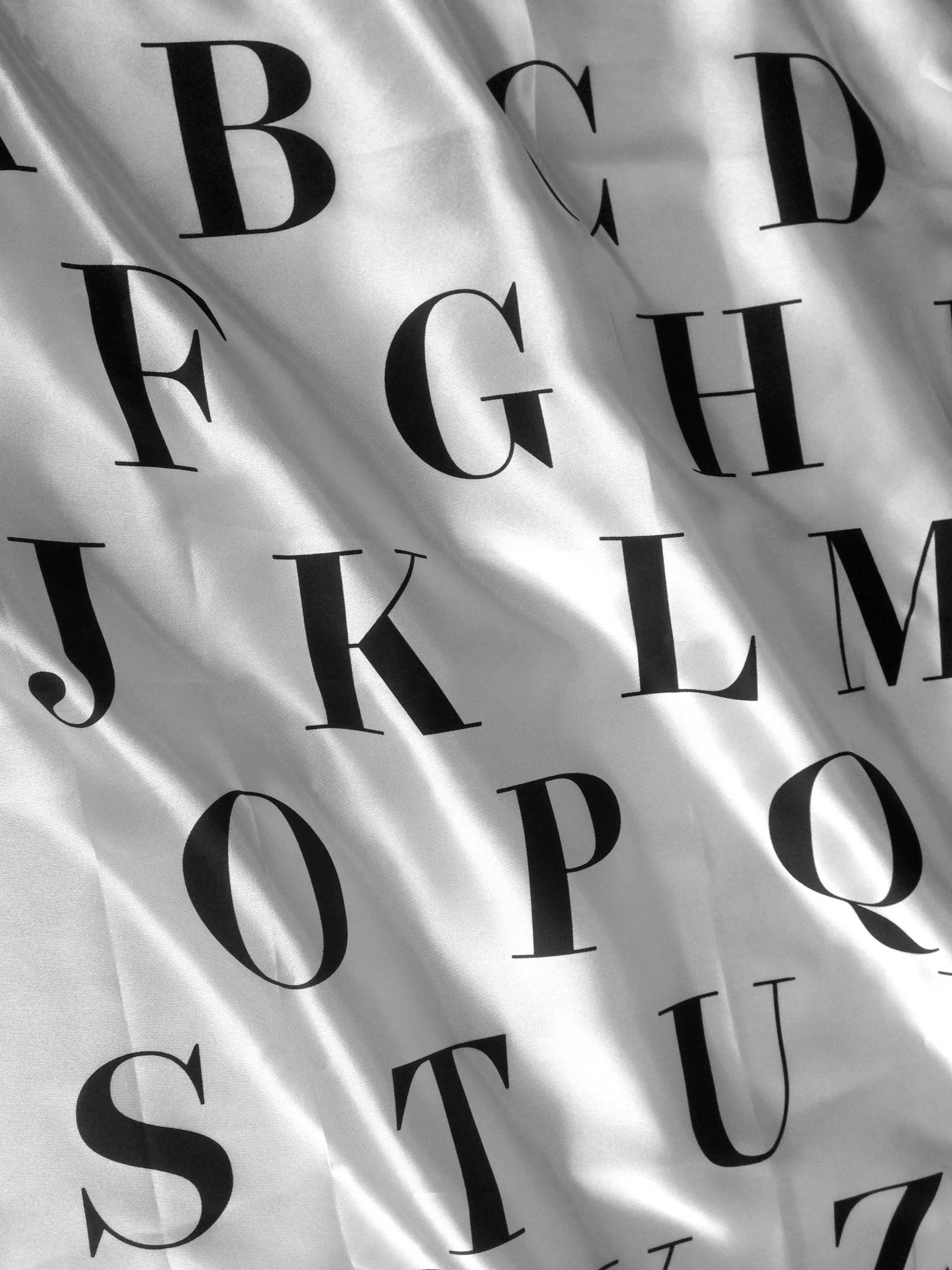 Impression sérigraphie grand format sur satin — Atelier A+ — Building Paris — Production Type