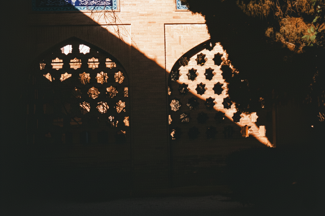 Shiraz Tomb of Hafez 15.png
