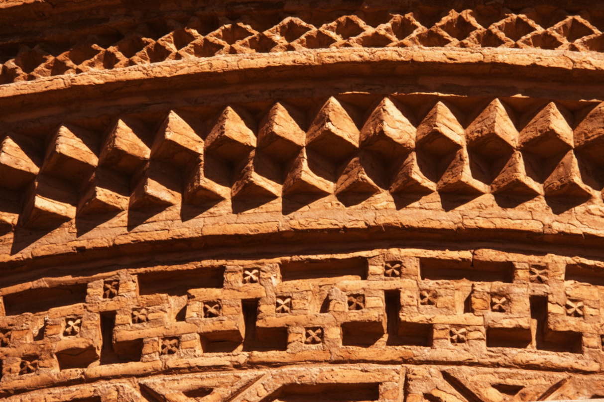 Ājor (آجر) Walls: Mass and Microclimatic Surface