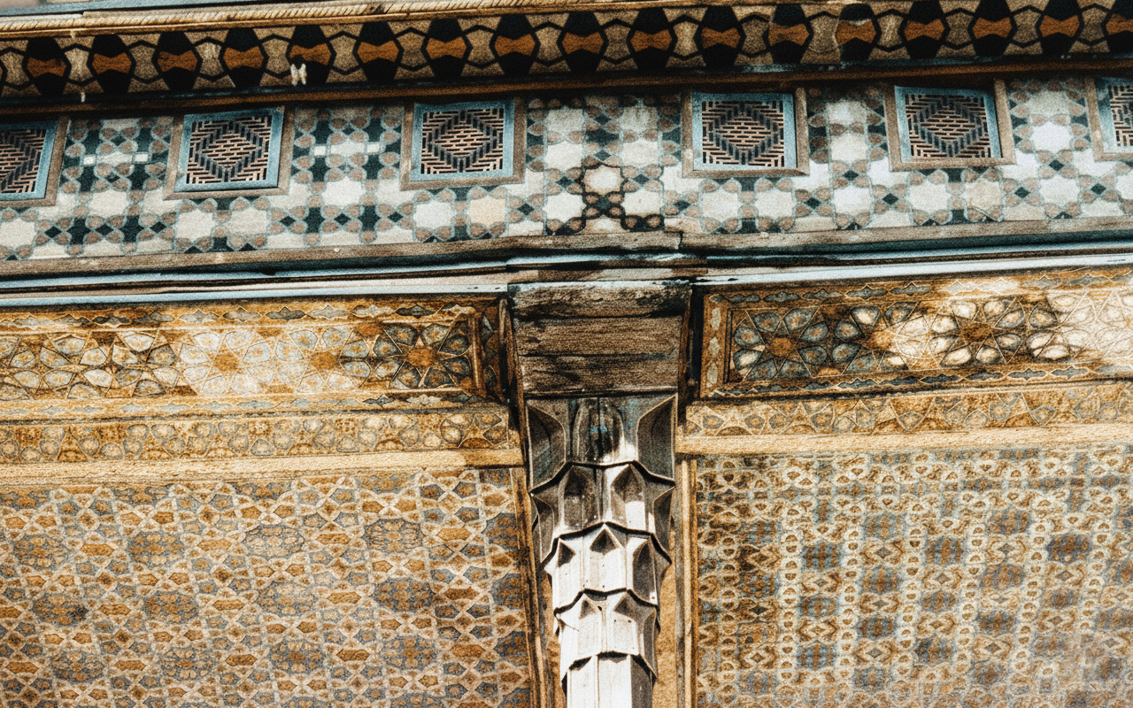 Isfahan Chehel Sotoun palace 12.png