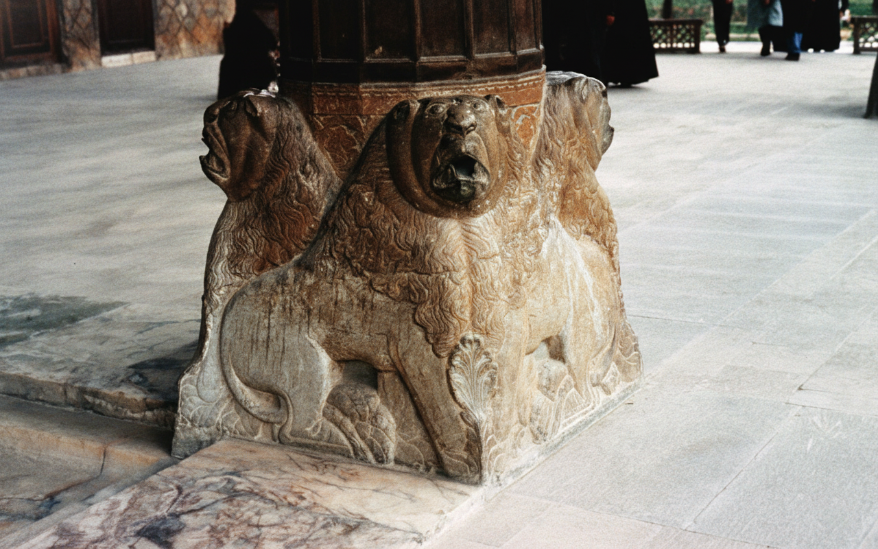 Isfahan Chehel Sotoun palace 11-1.png