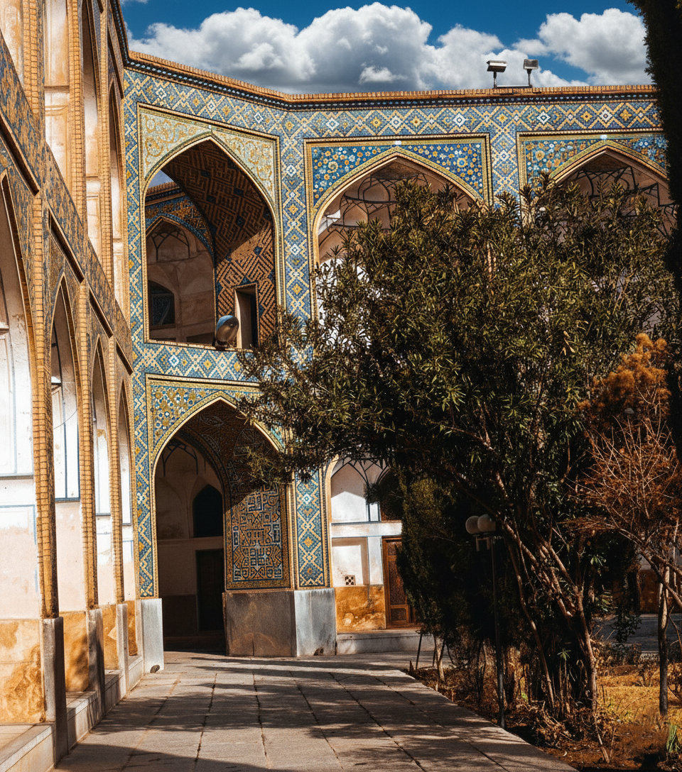 Isfahan  Chahar Bagh School 15.png