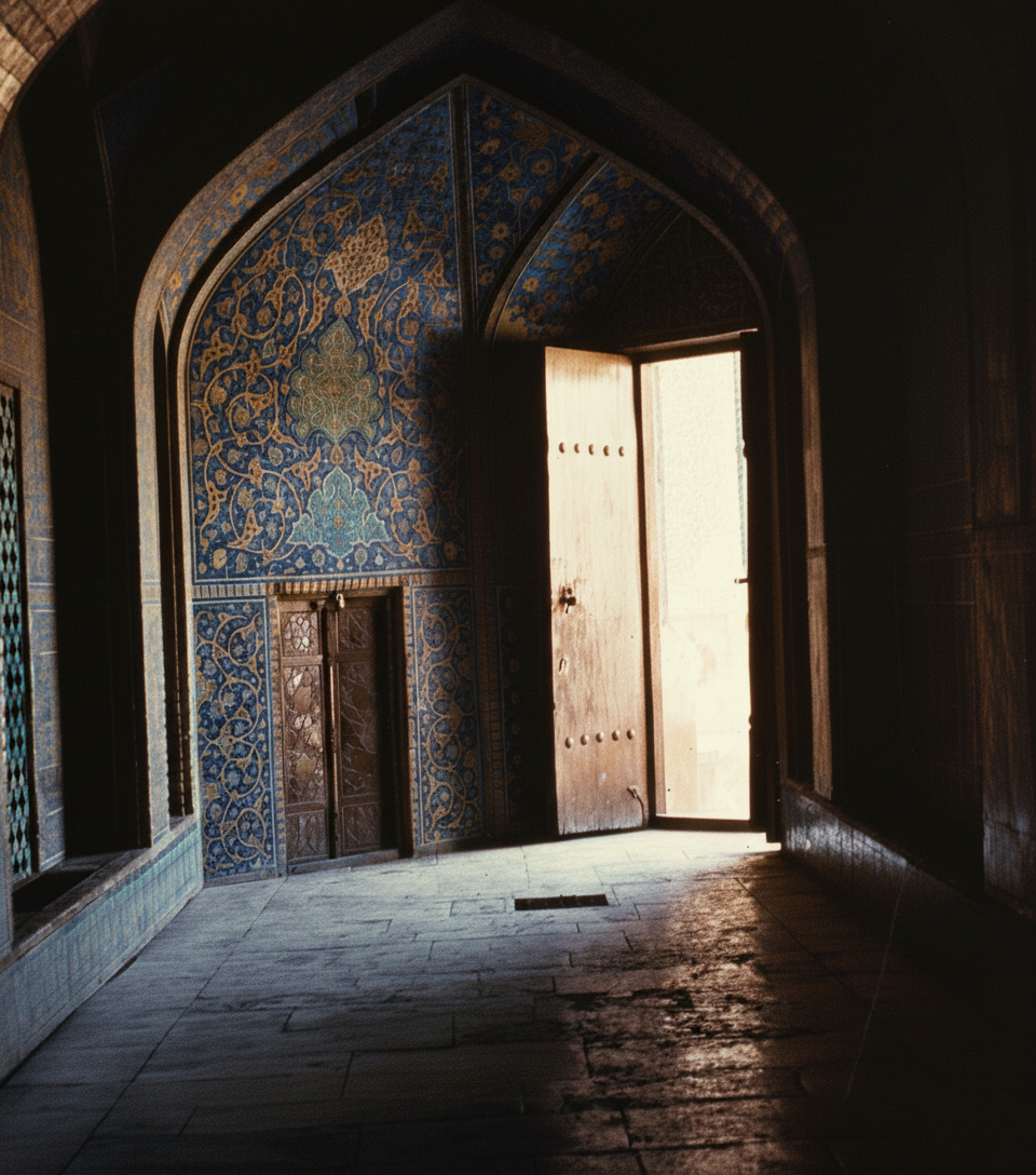 Isfahan  Sheikh Lotfollah Mosque  2.png