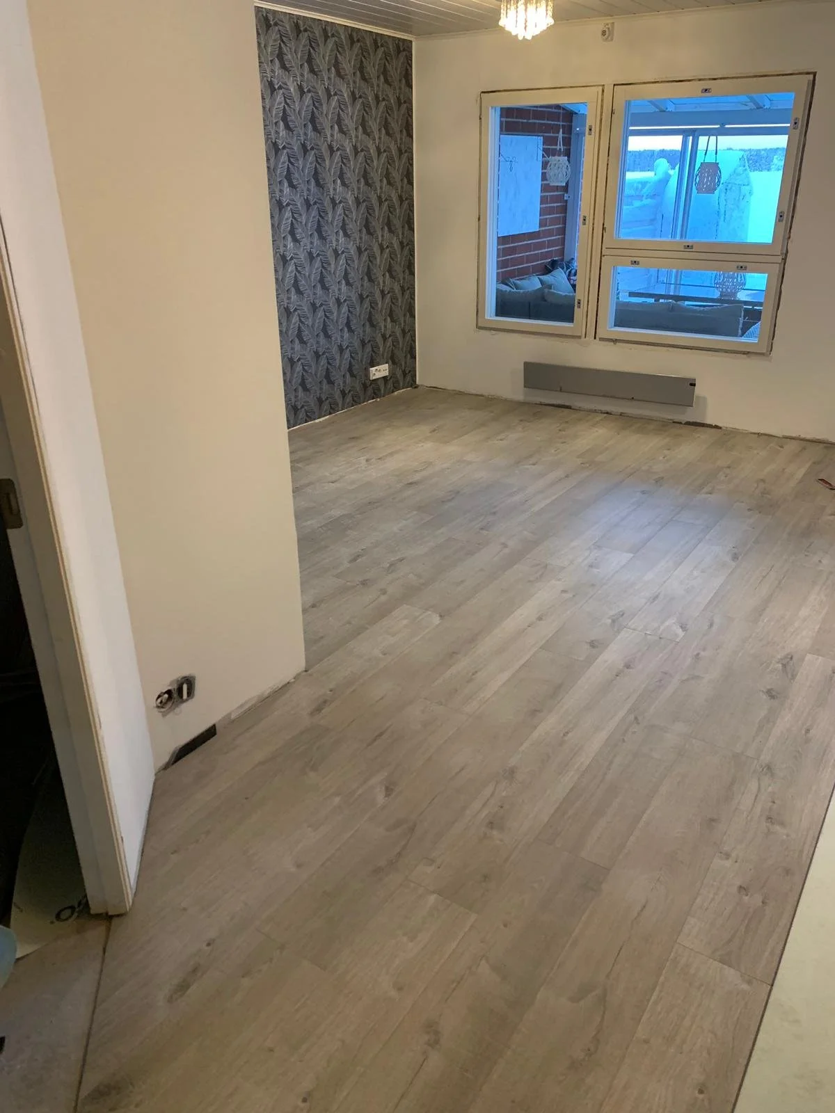 Näin saatiin vesivahingon jäljetkin korjattua täysin ja samalla piristettyä kodin ilmettä.