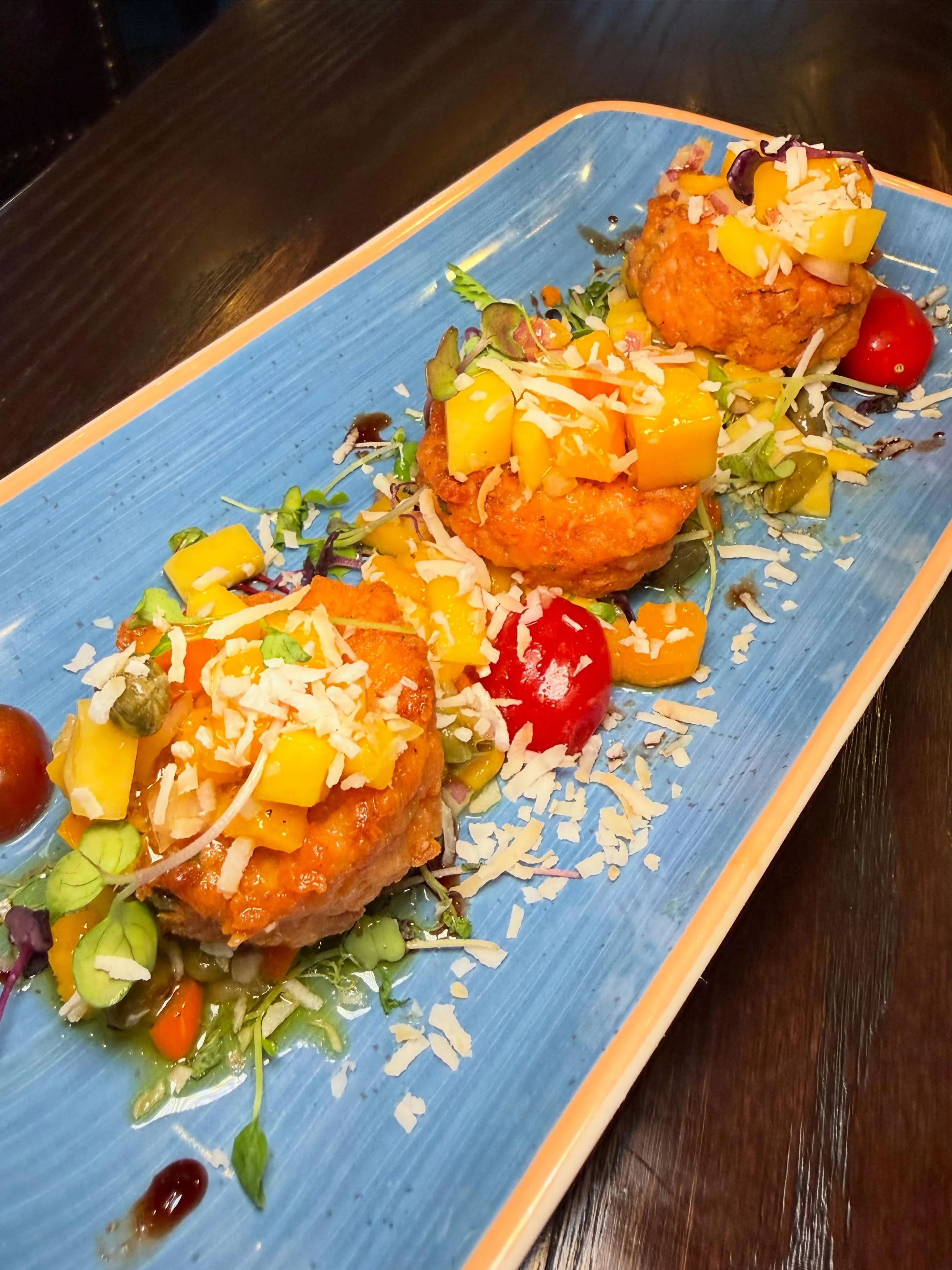 Coconut salmon croquettes served with fresh mango salsa!🥥🥭