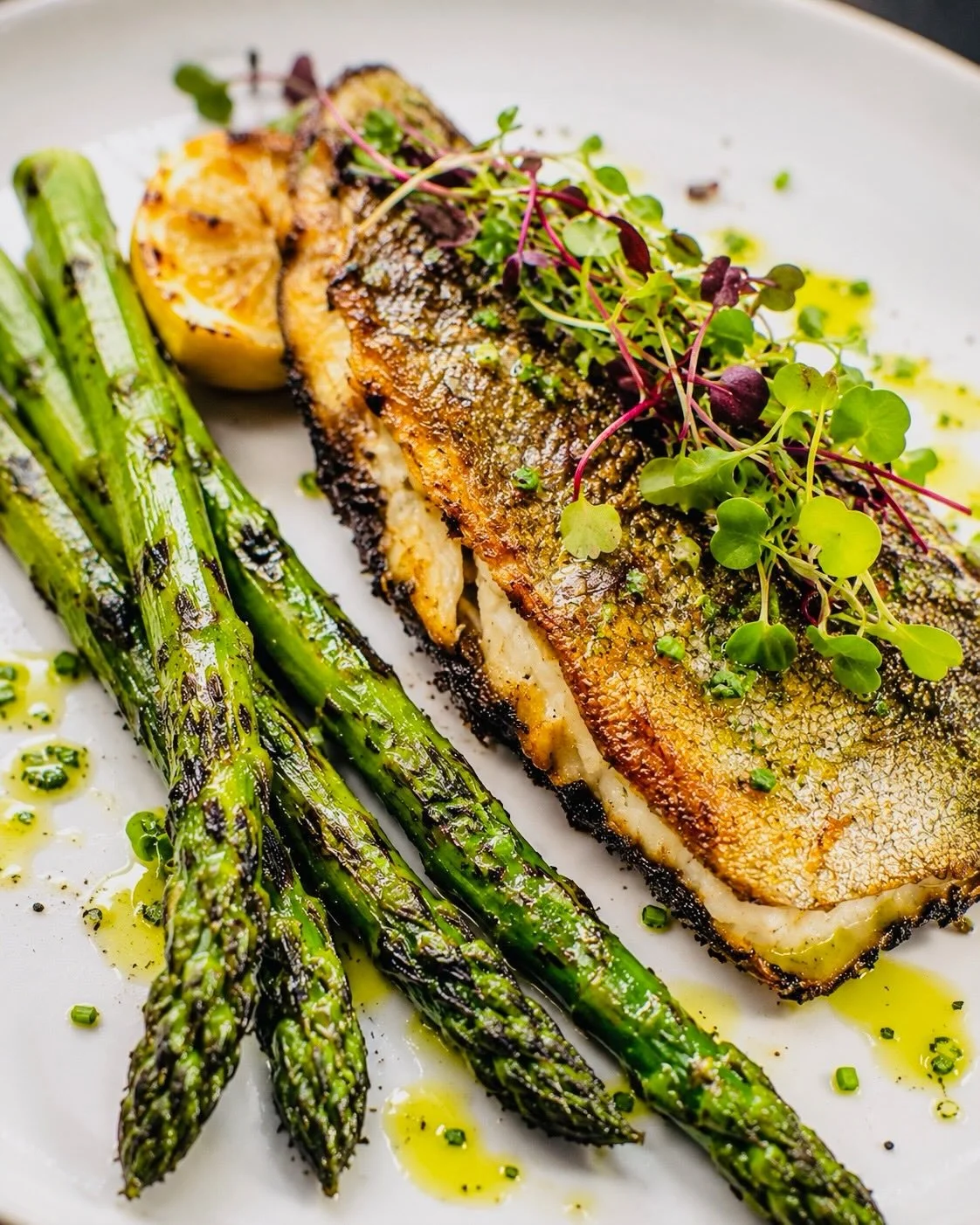 WEEKEND SPECIALS!🍅🐟 Heirloom tomatoes with buffalo mozzarella &amp; Basil finished with aged balsamic and Rainbow trout stuffed with crab meat lobster bisque sauce
Serve with grilled asparagus!