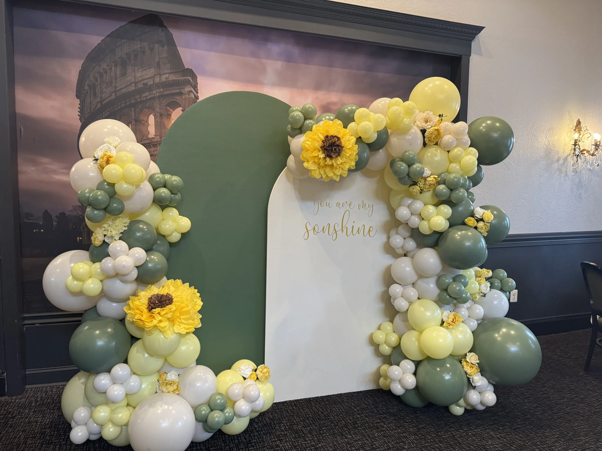 Il Villaggio Balloon Arch.JPG