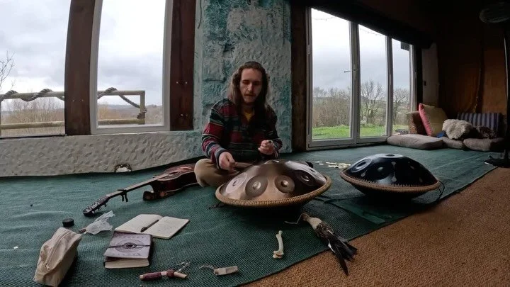 Handpan improvisation from the weekend 🎶 

What a weekend it was celebrating the earth day of a great man 🥳 

For me - lots of shedding, lots of purging, lots of healing, and I met some beautiful souls while there 💚 to many more meet ups with them