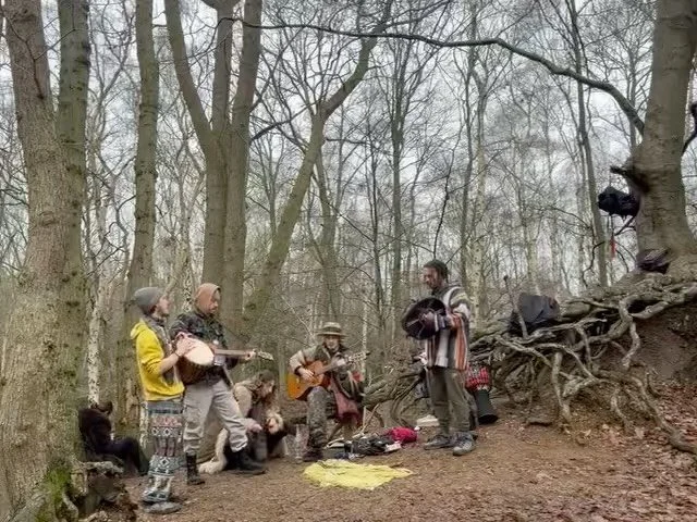 Couple clips of medicine music to bless your souls 🎶💃🌳

&hellip;and a sneak peak into what&rsquo;s to come 👀

#medicinemusic #nature #freesoul