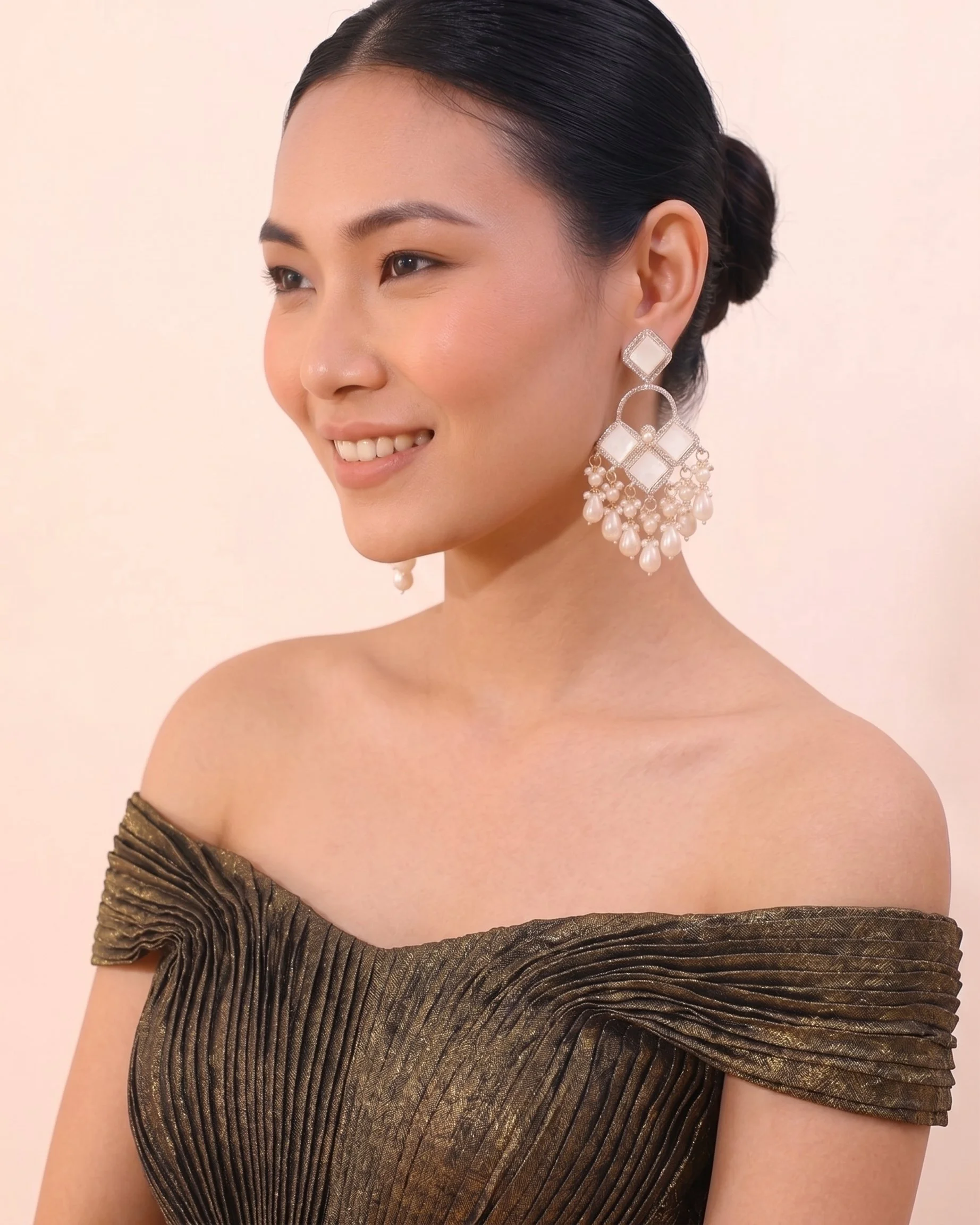 White Gold Pearl Geometrical Shaped Drop Earrings