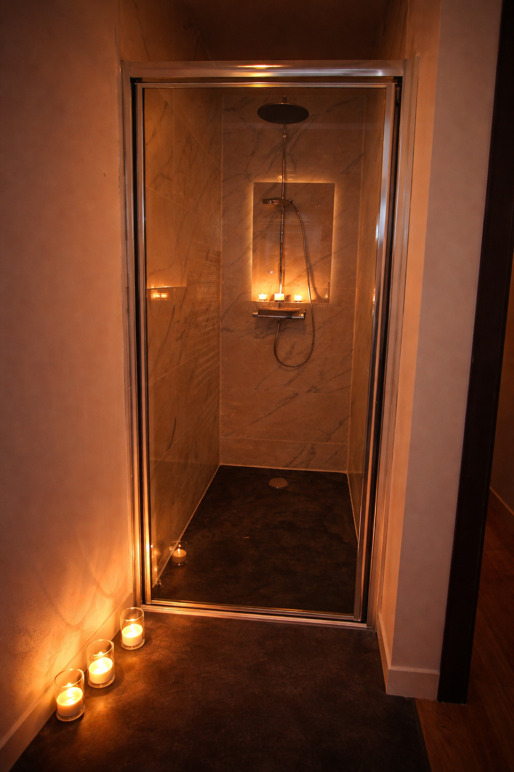 Douche Loft haut de gamme avec ambiance intime pour un séjour amoureux près de Toulouse.