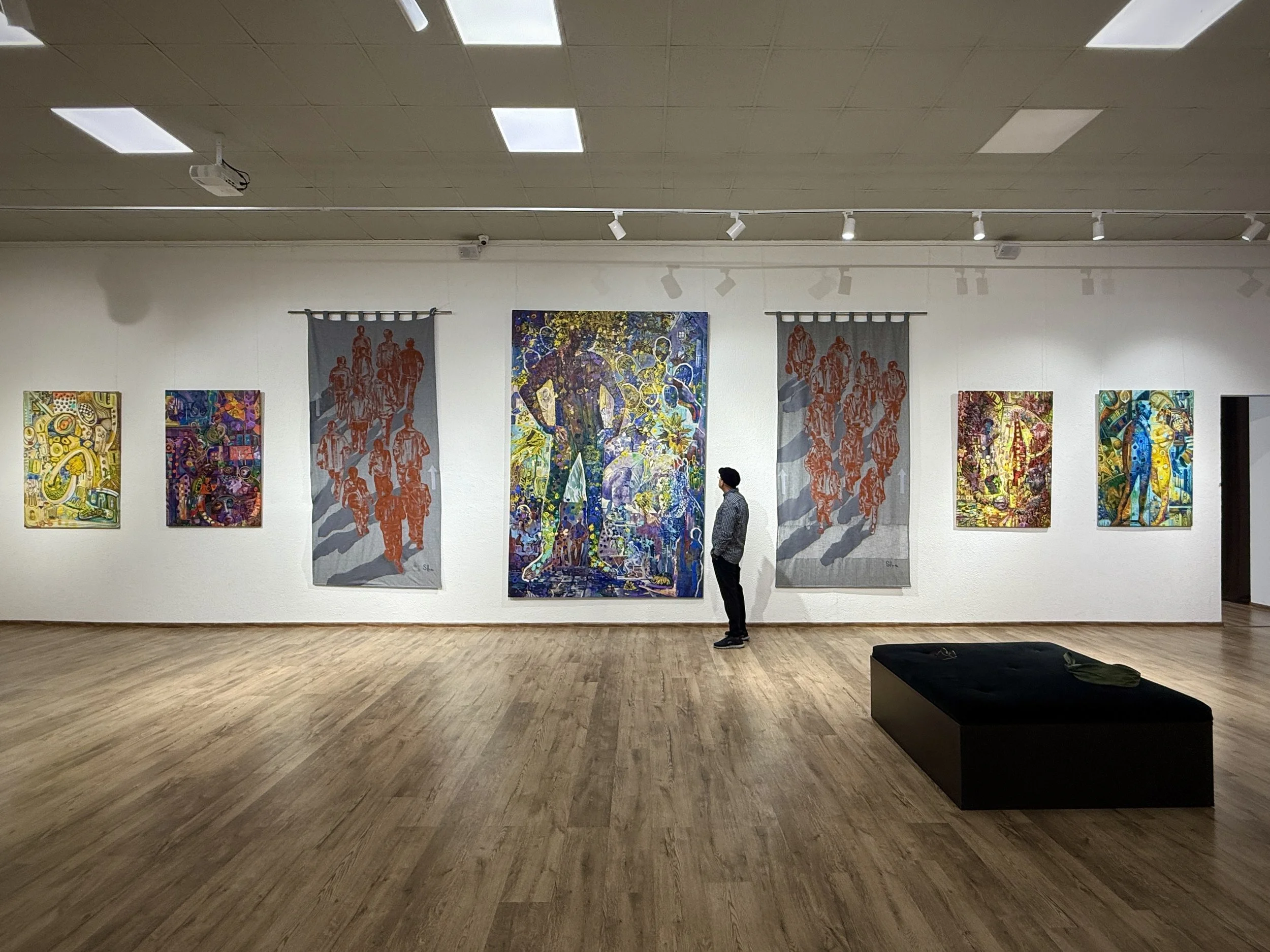 Monumental painting in relation to the human body and surrounding space