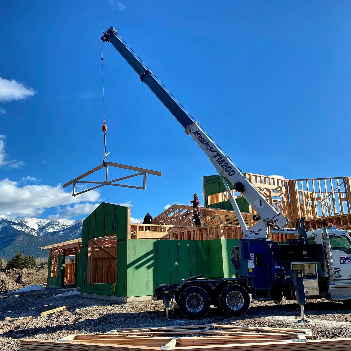 Couldn&rsquo;t have asked for better weather on truss day!