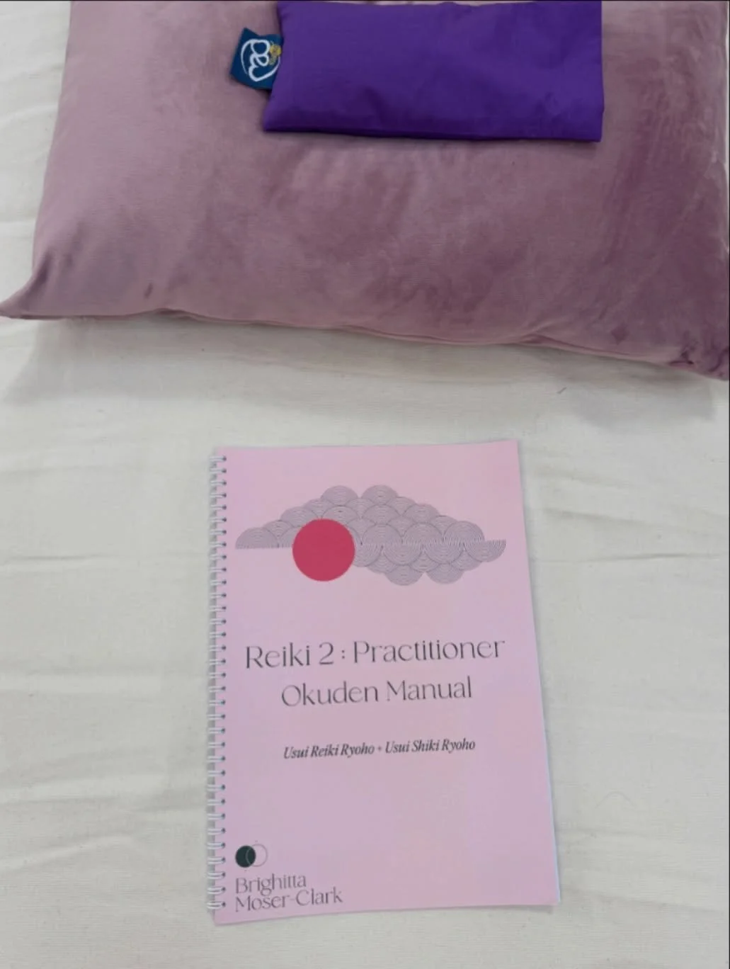 And just like that&hellip; I&rsquo;m a qualified reiki practitioner. 

What a beautiful weekend 🌸 Finally doing all the things I held myself back from for so long with self-doubt and stepping into my truest power 🌀

@brighitta thank you for your wi