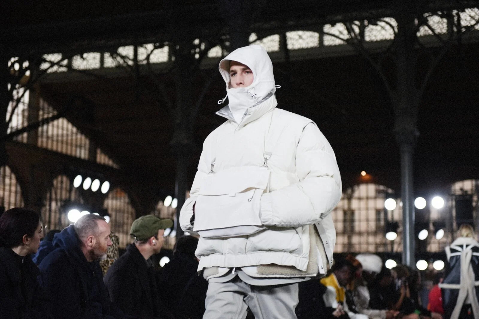 Sacai AH23 explore le thème de la transformation