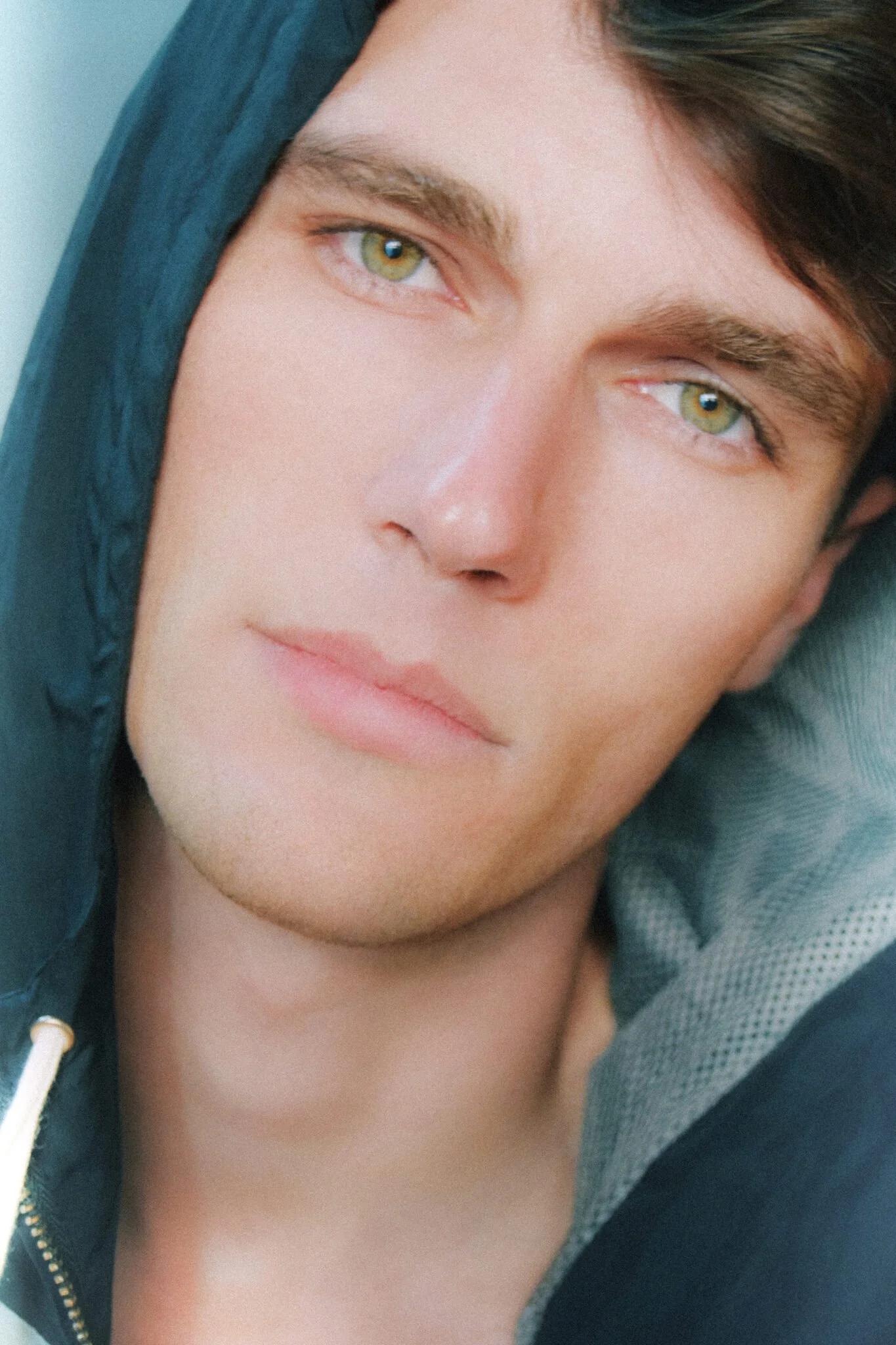 Andrew Stepien dans MORE THAN THAT par Elys Berroterán
