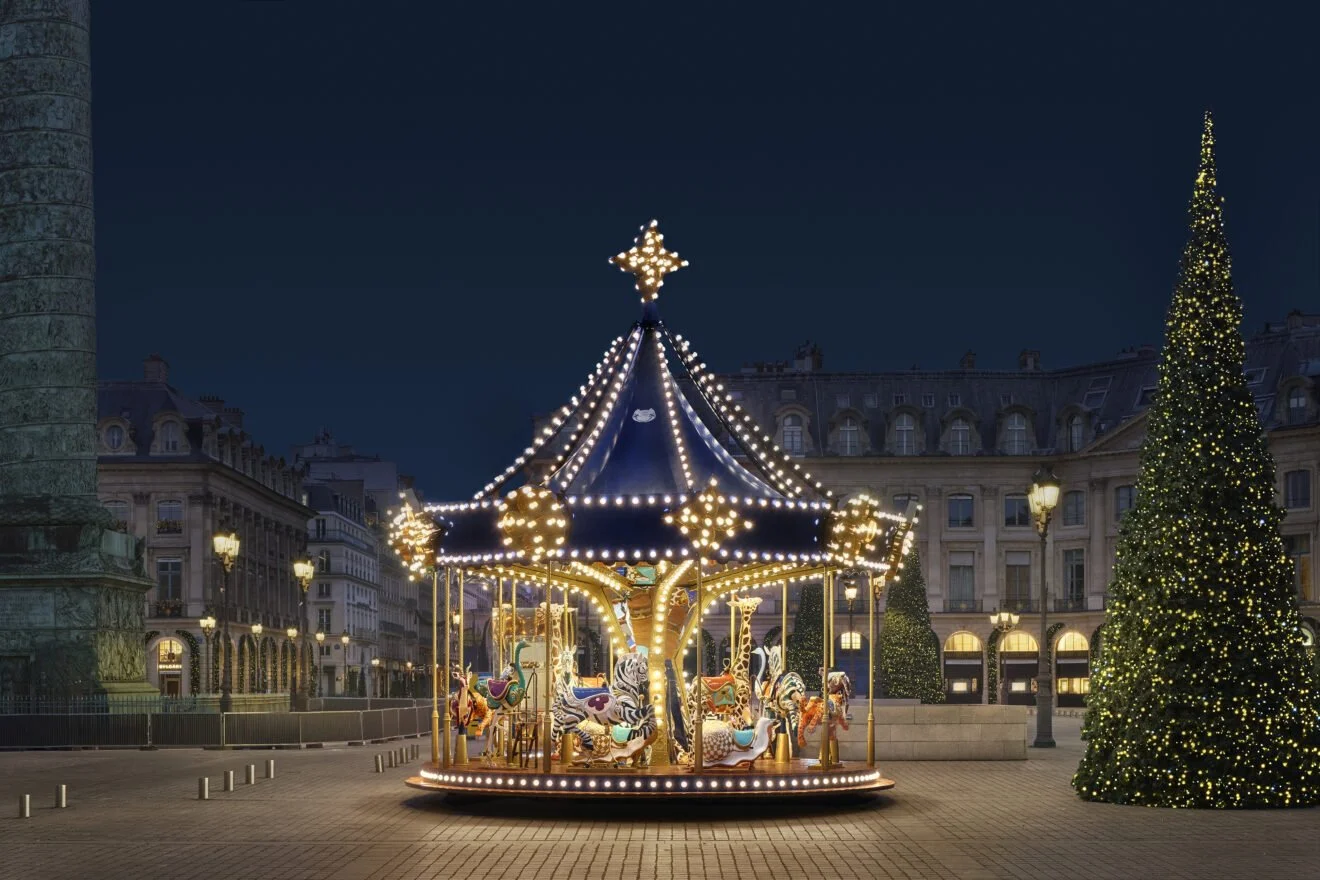 Louis Vuitton enchante la Place Vendôme avec un Carrousel pour les fêtes