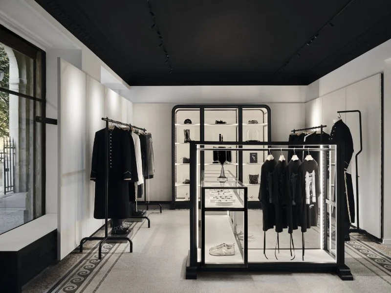 Ann Demeulemeester au Palais-Royal, une adresse en clair-obscur