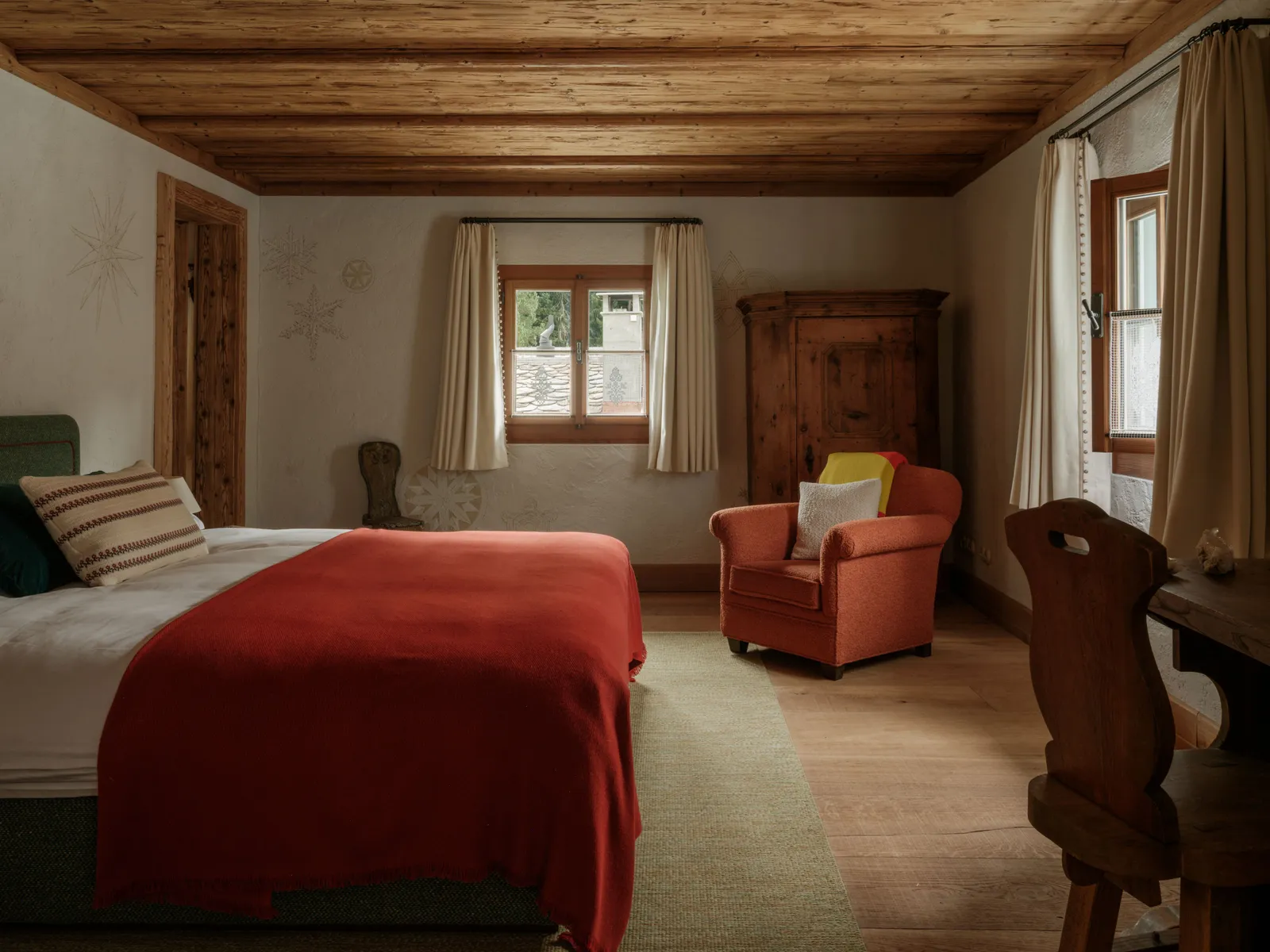 Chambre boisée de Chesa Marchetta dans la vallée de l’Engadine