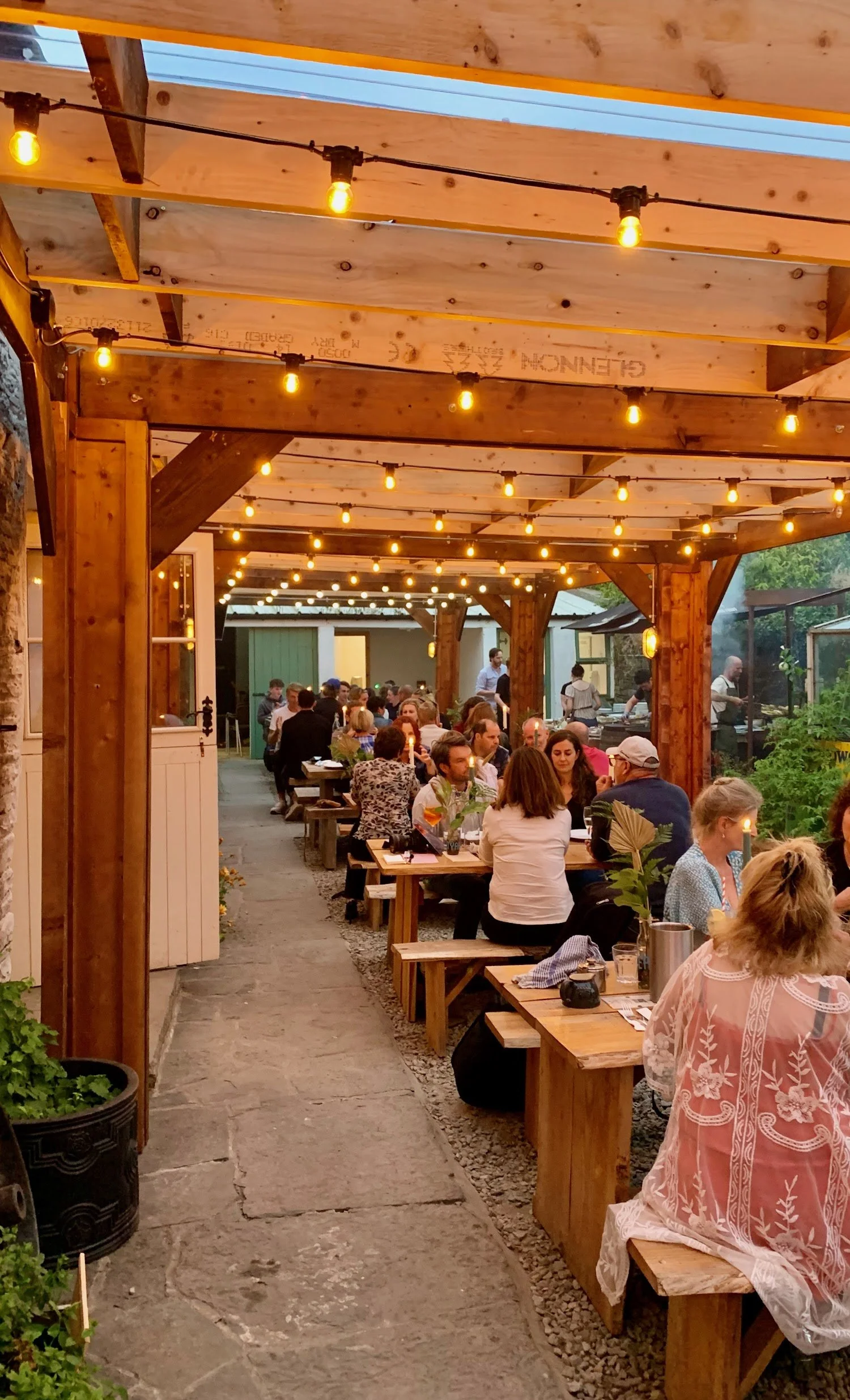 outdoor dining 2.jpg