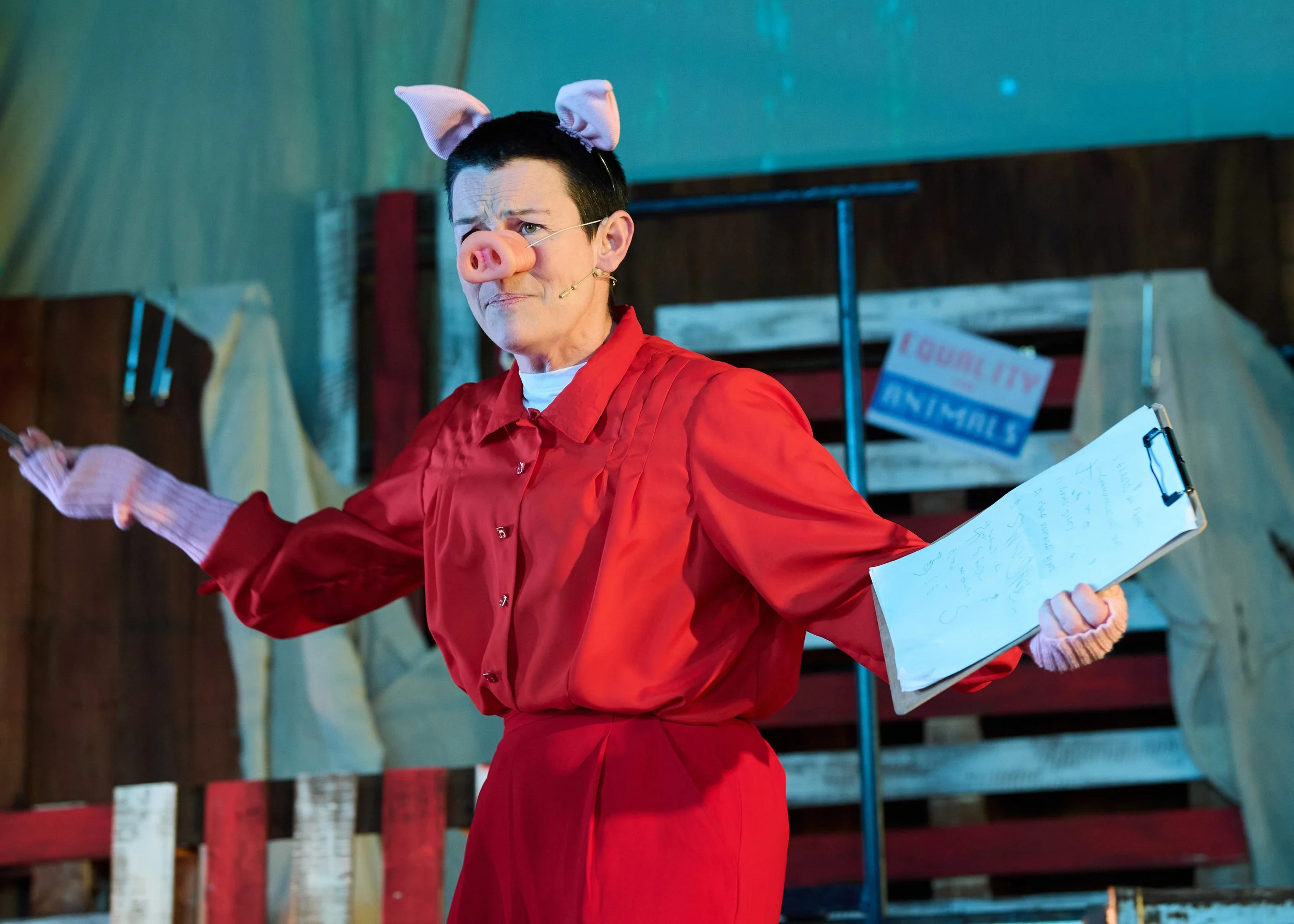 AAA_ANIMAL_FARM_18763_Anna Tollput as Snowball.jpg