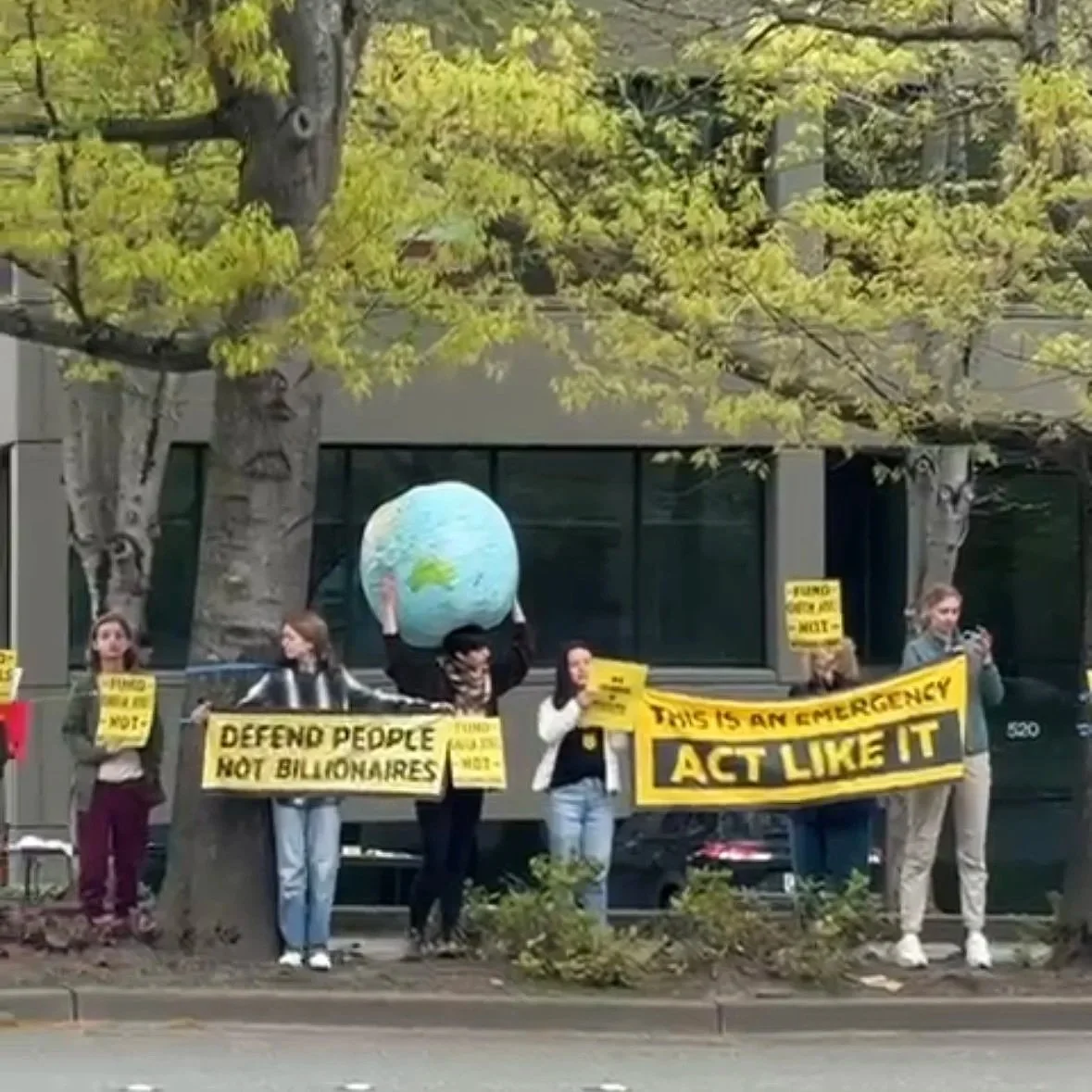 Sunrise members organize for a speak out beside Rep. Suzan DelBene's office.