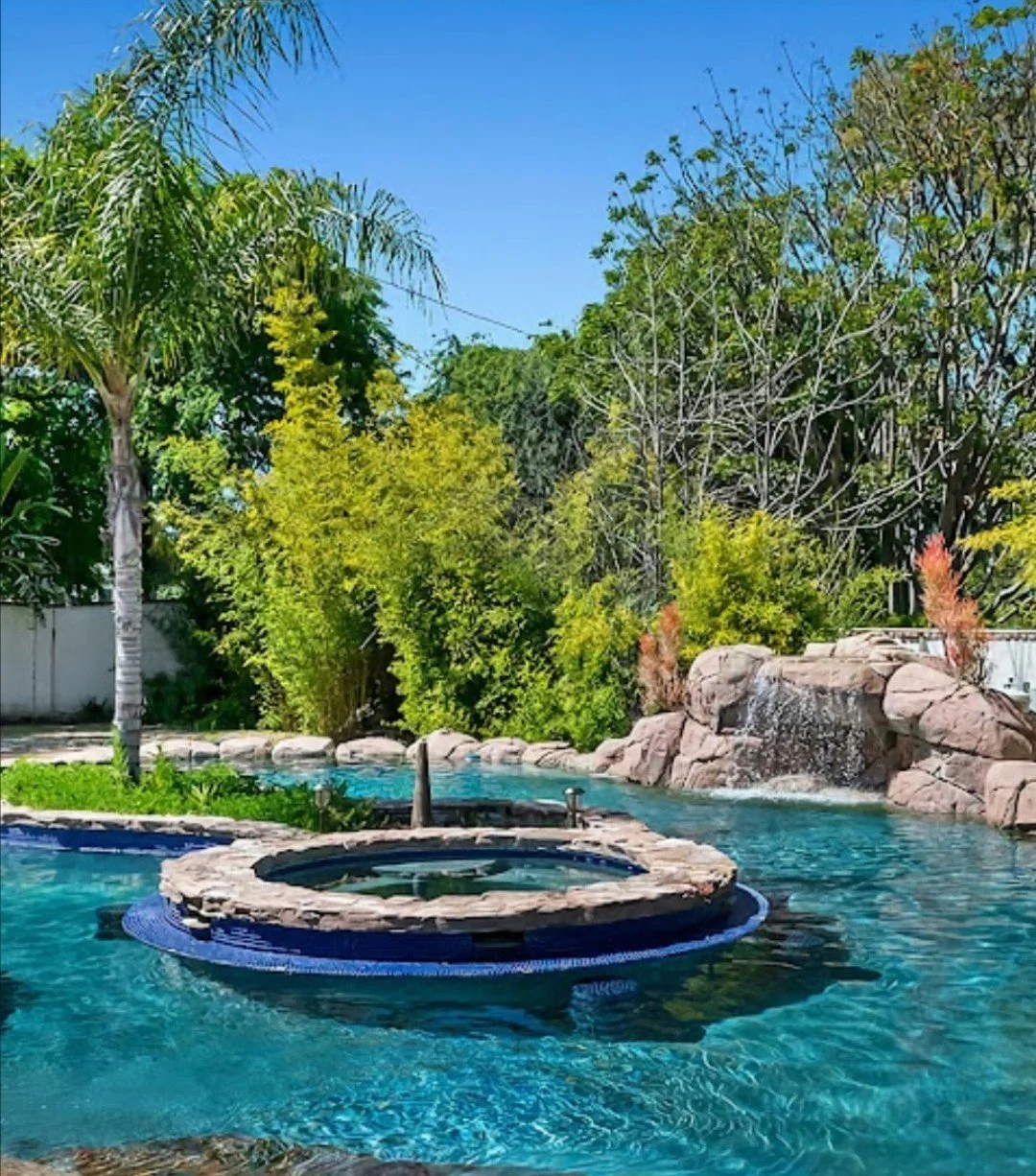 weekly pool service in Upland CA clean residential swimming pool sparkling blue water