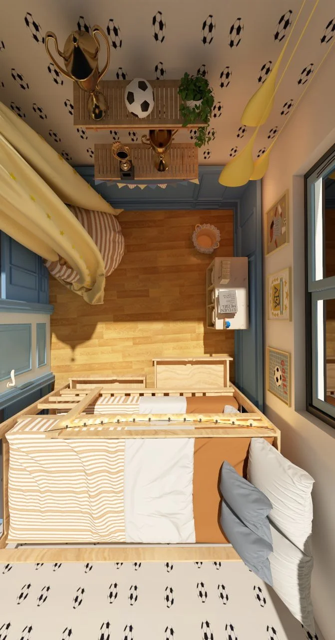 Habitación infantil con decoración futbolera, cama con colcha de rayas blancas y beige, paredes con cartel y cuadros temáticos, y en la pared hay una repisa con trofeo, balón de fútbol y planta, con techo decorado con balones de fútbol y dos lámparas largas amarillas.