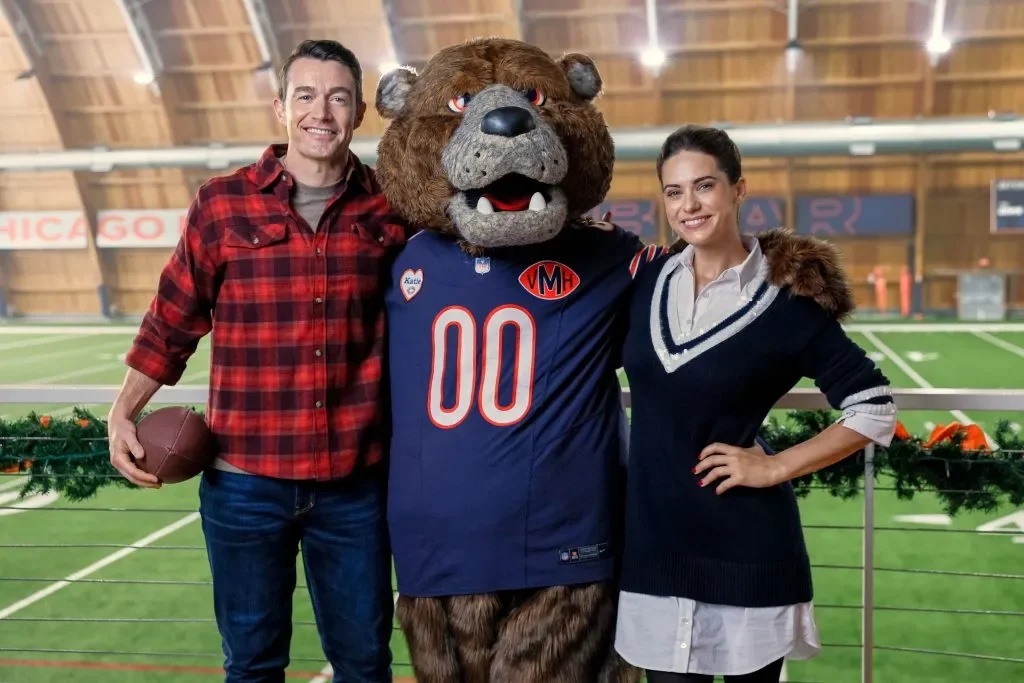 HolidayTouchdown_ABearsLoveStory_20064_RT_RV1-1024x683.webp