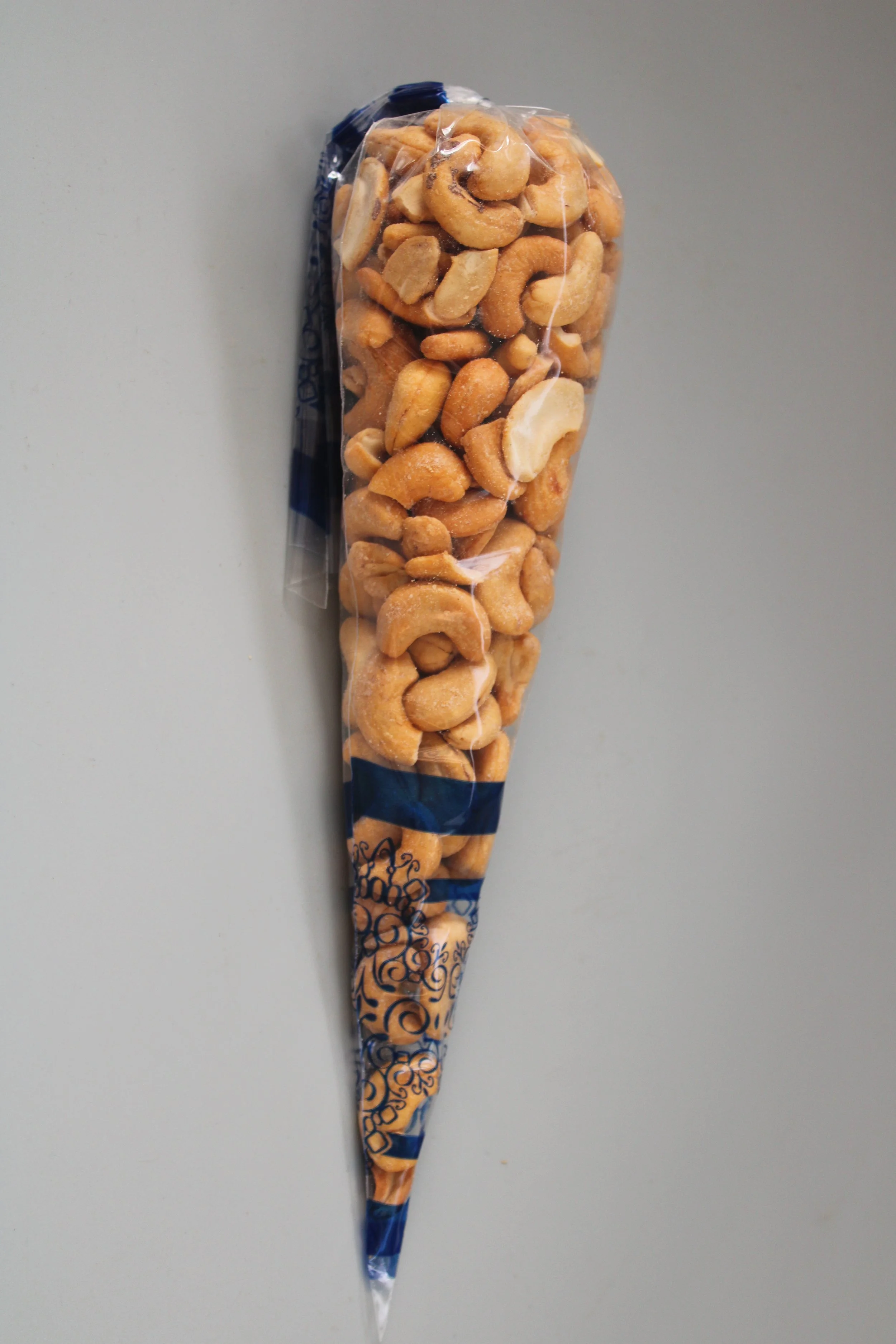 MEDIUM SALT ROASTED CASHEWS