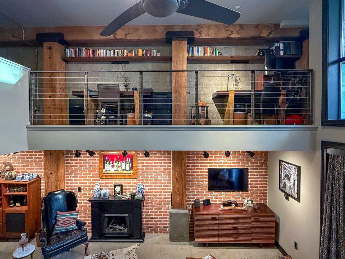 Balcony with room for two desks. 