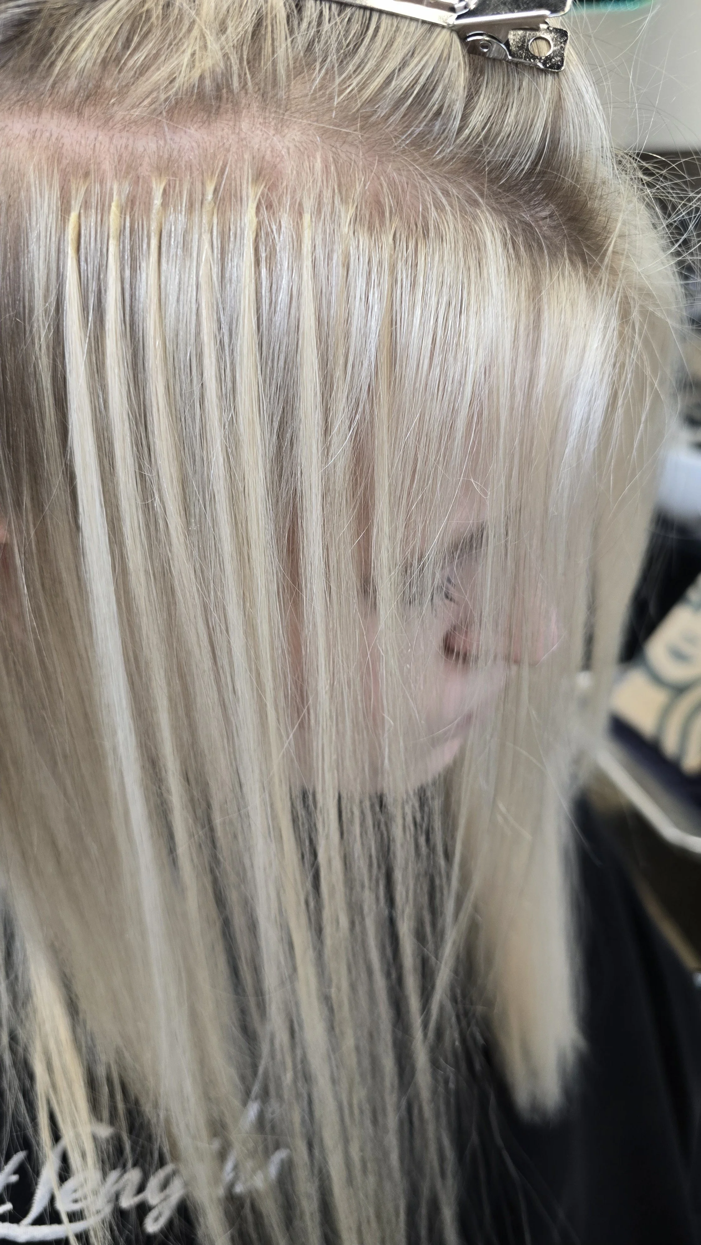 Seamless discreet blonde hair keratin greatlengths extensions