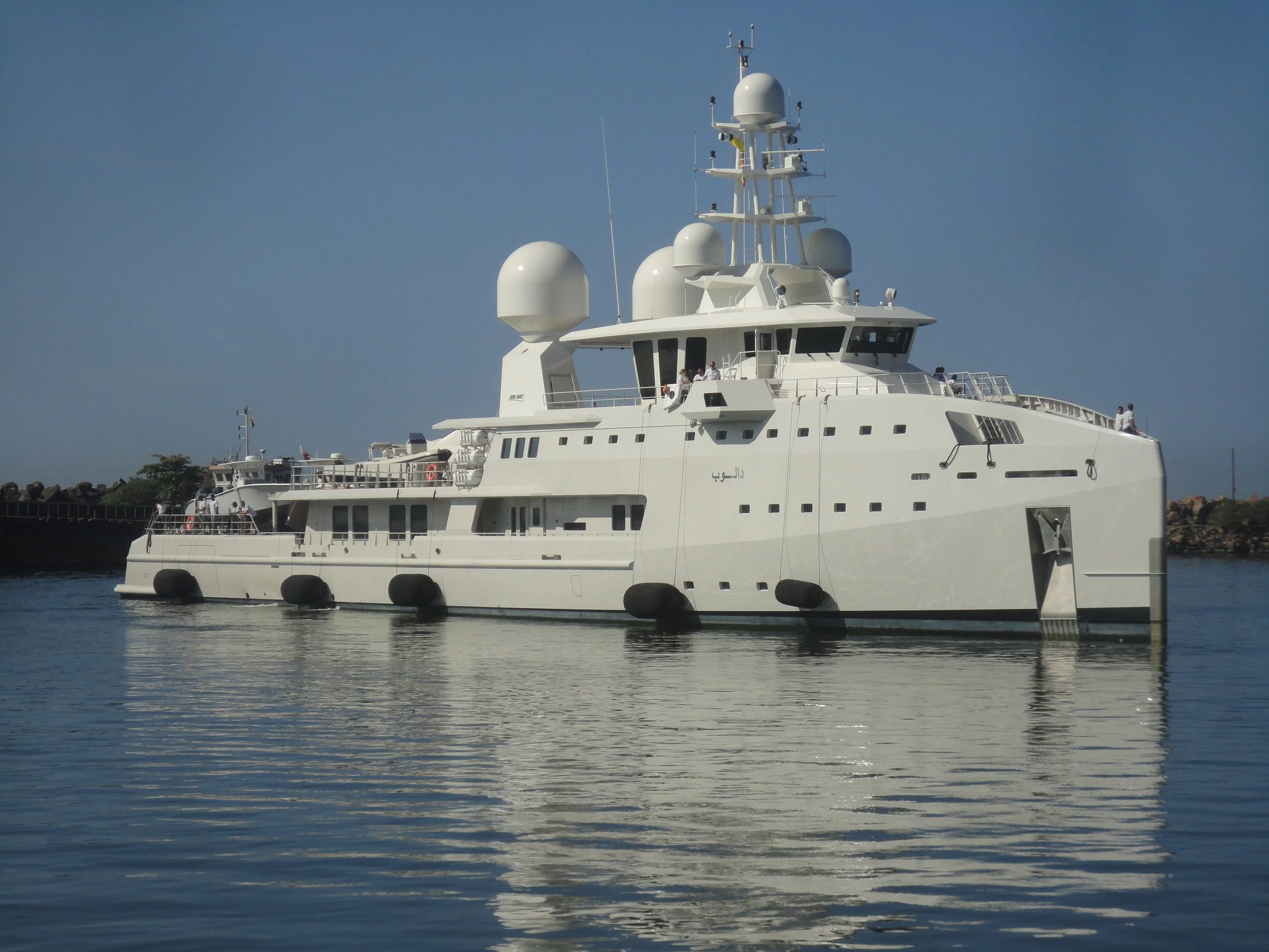 MY Daloob Entering Galle Port 2.JPG